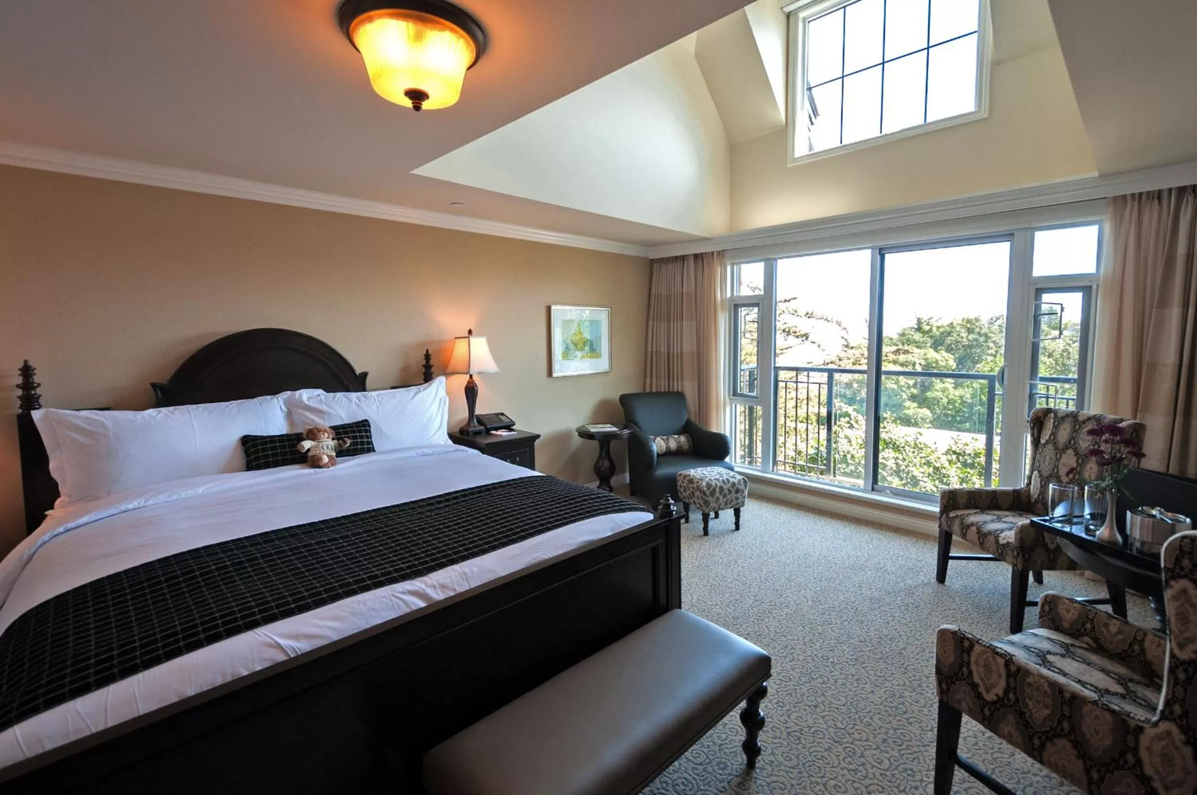 Bed in Oak Bay Beach Hotel