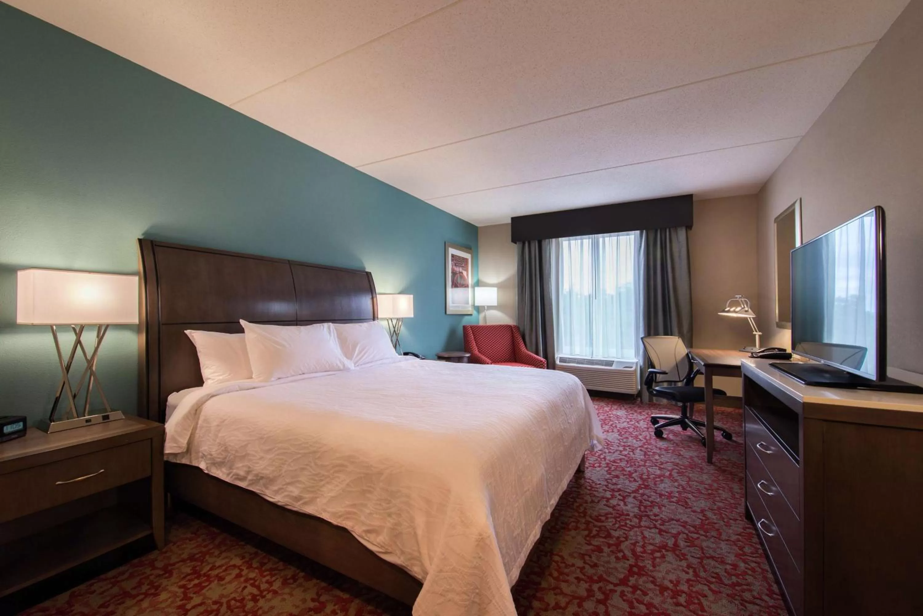 Bedroom, Bed in Hilton Garden Inn Bristol