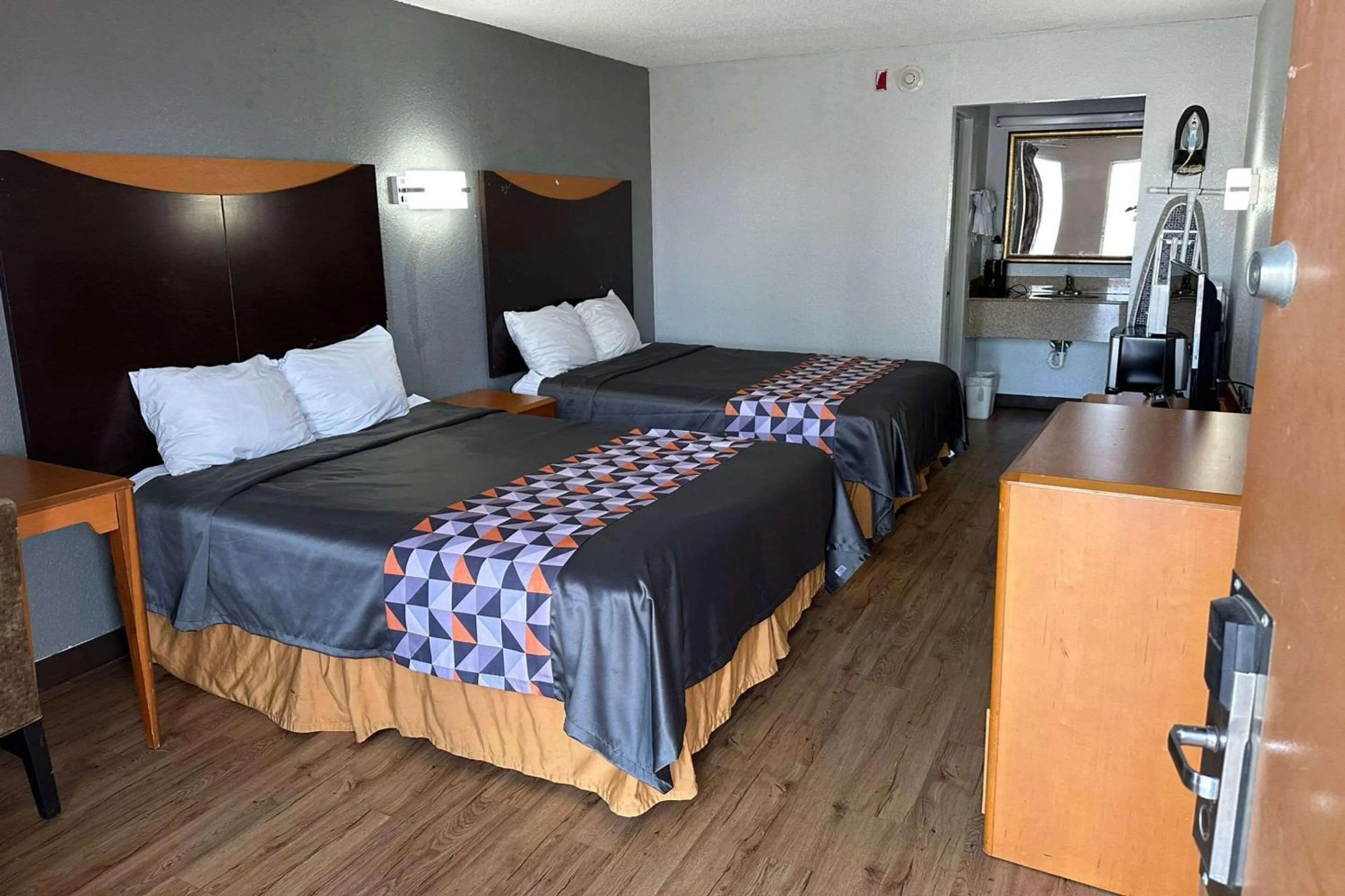 Bedroom, Bed in Rodeway Inn Hopkinsville