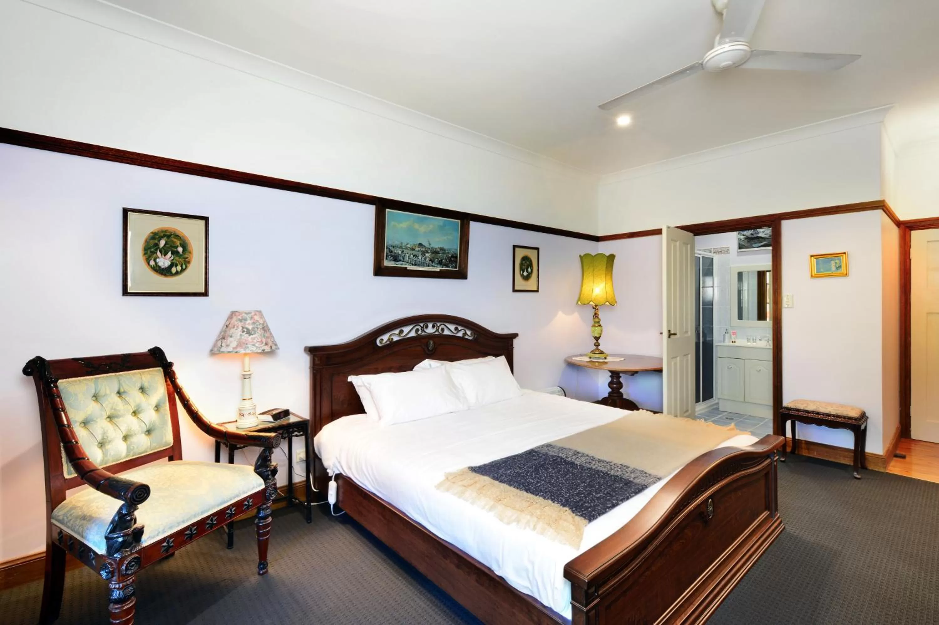 Property building, Bed in The Laurels B&B