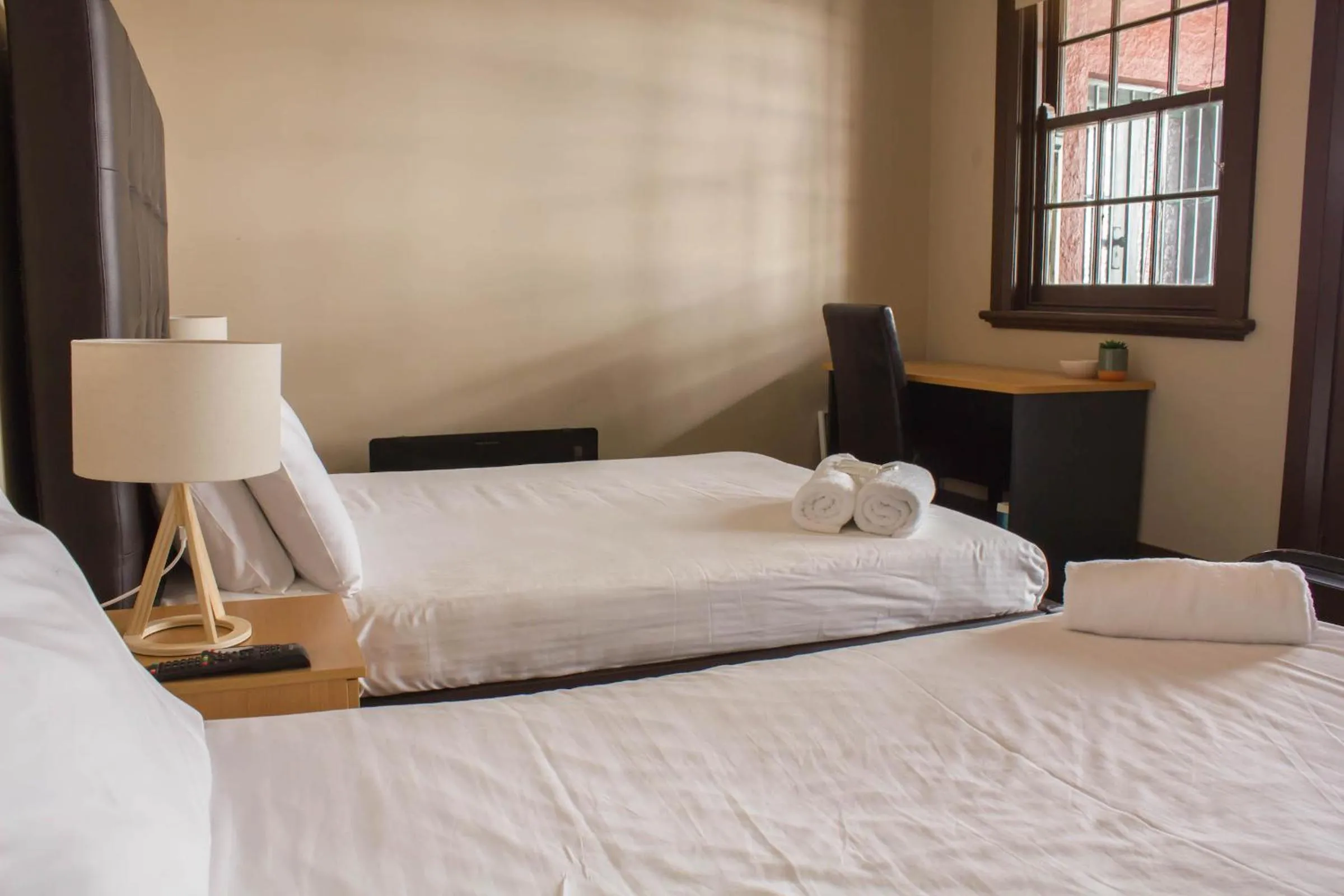 Bedroom, Bed in Campsie Hotel