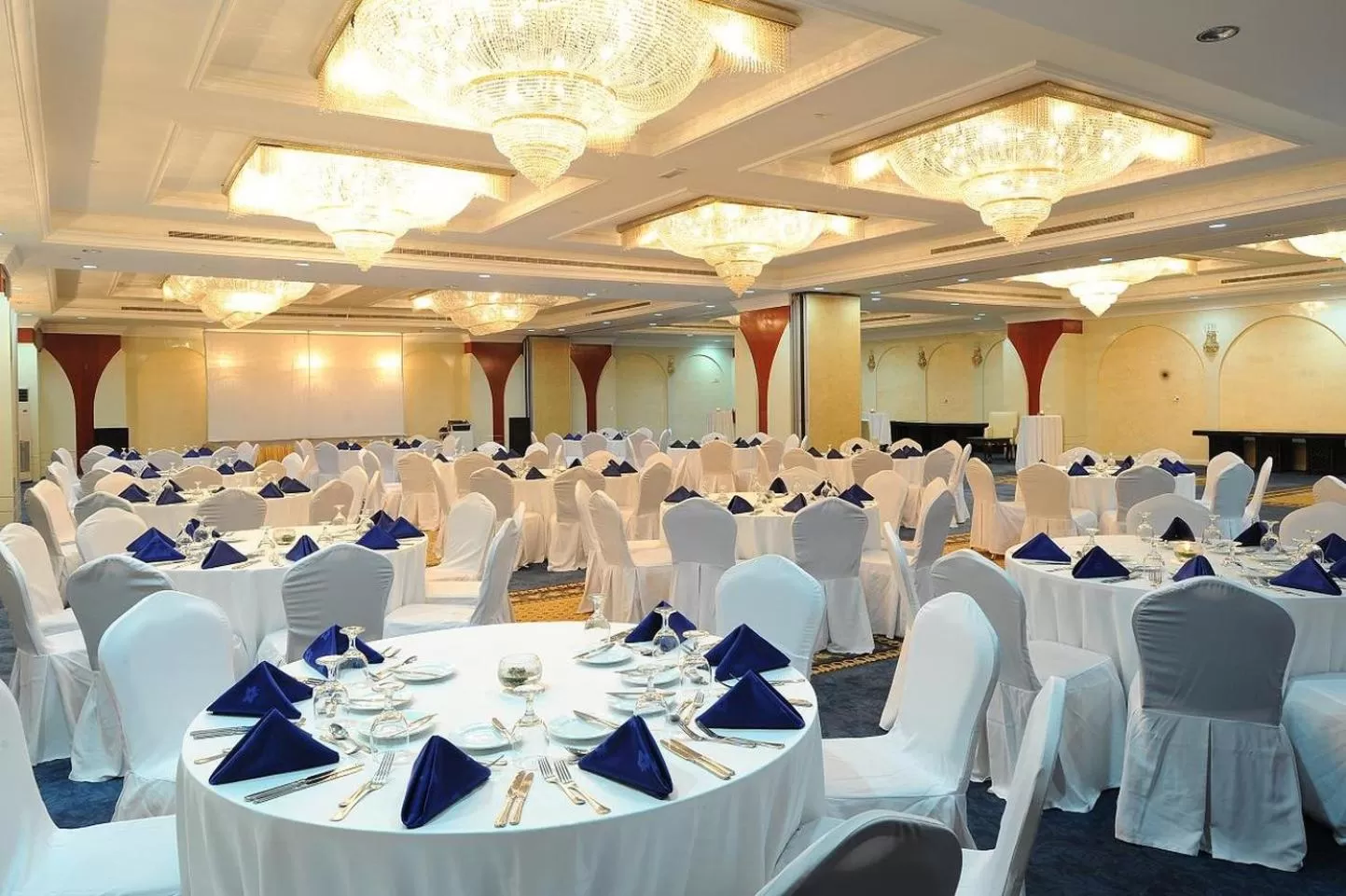 Banquet/Function facilities in Sunday Hotel Holiday international Dubai