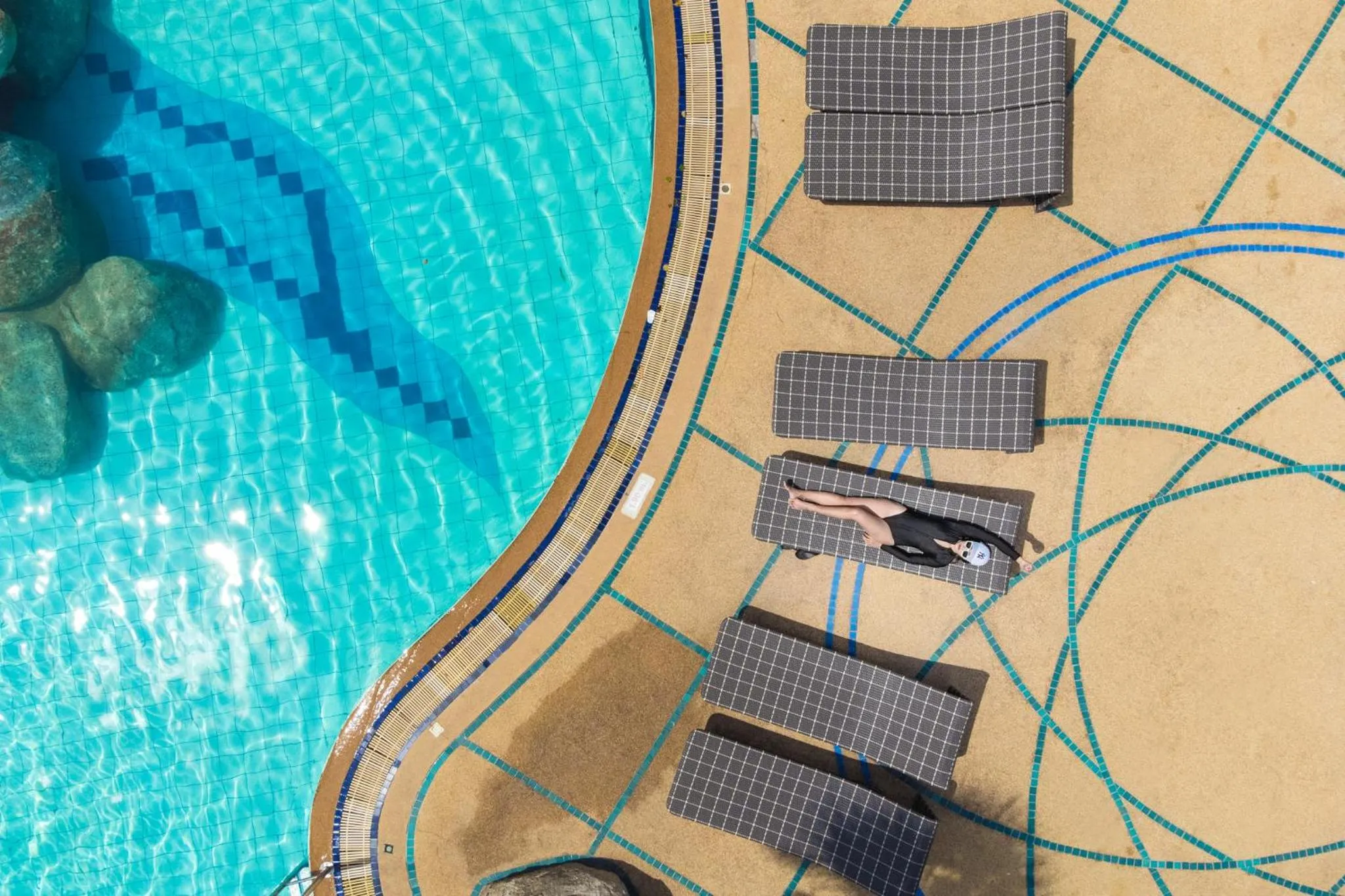 Swimming pool in Long Beach Garden Hotel & Pavilions