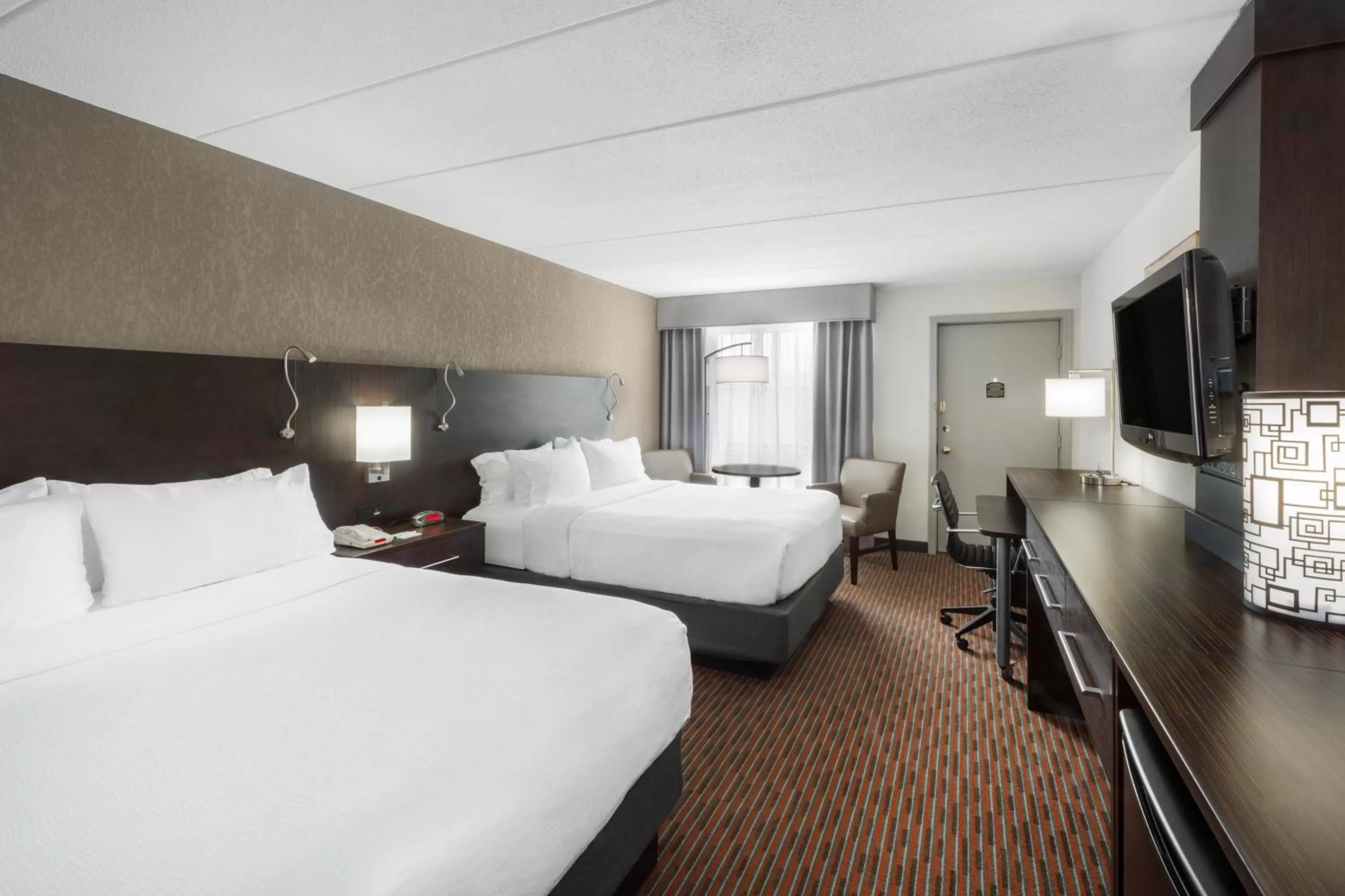 Photo of the whole room, Bed in Holiday Inn At Six Flags Saint Louis by IHG