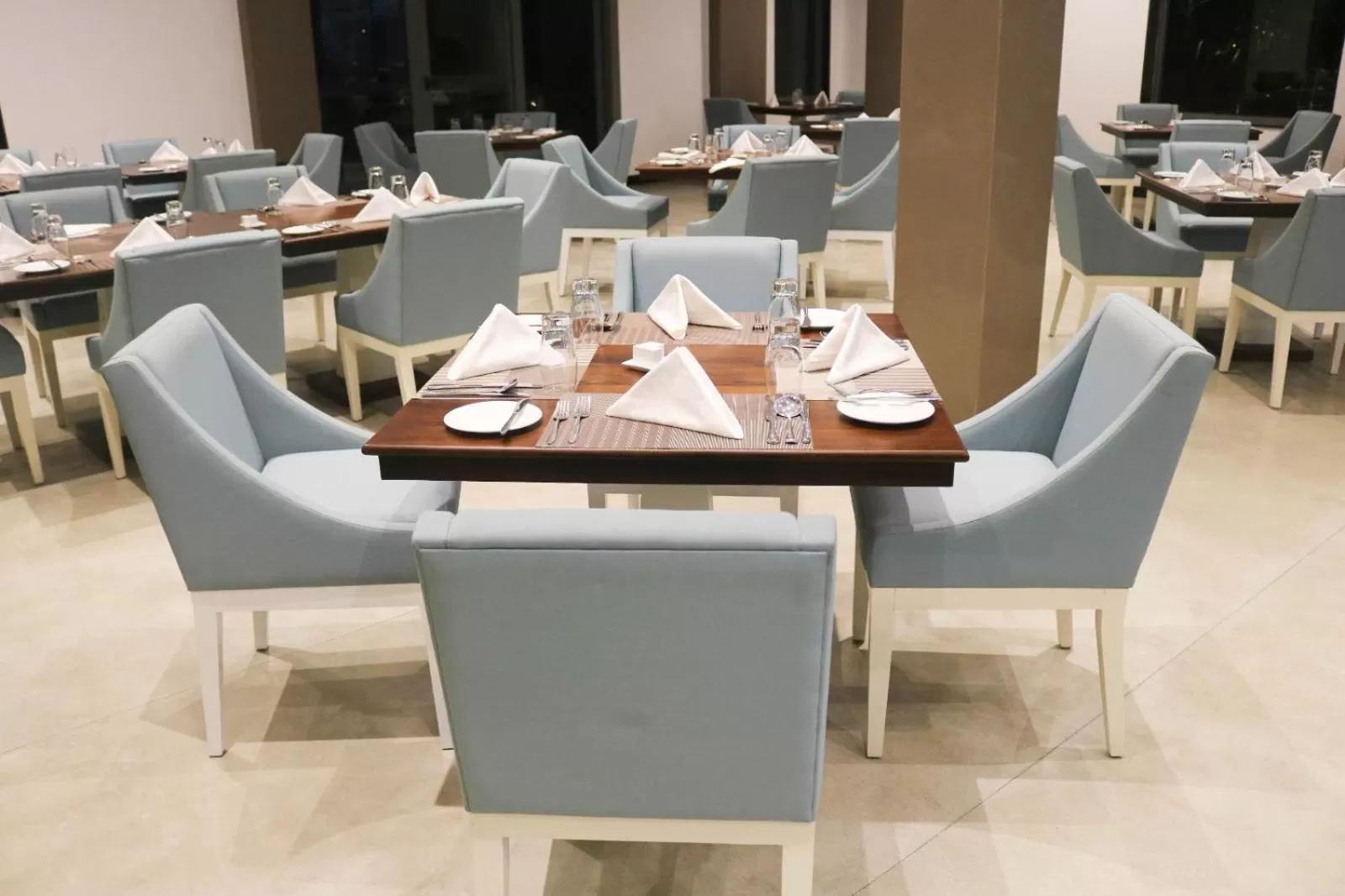 Earl's Regent Negombo "Golden Shore at Your Door - Find Your Dream Stay"