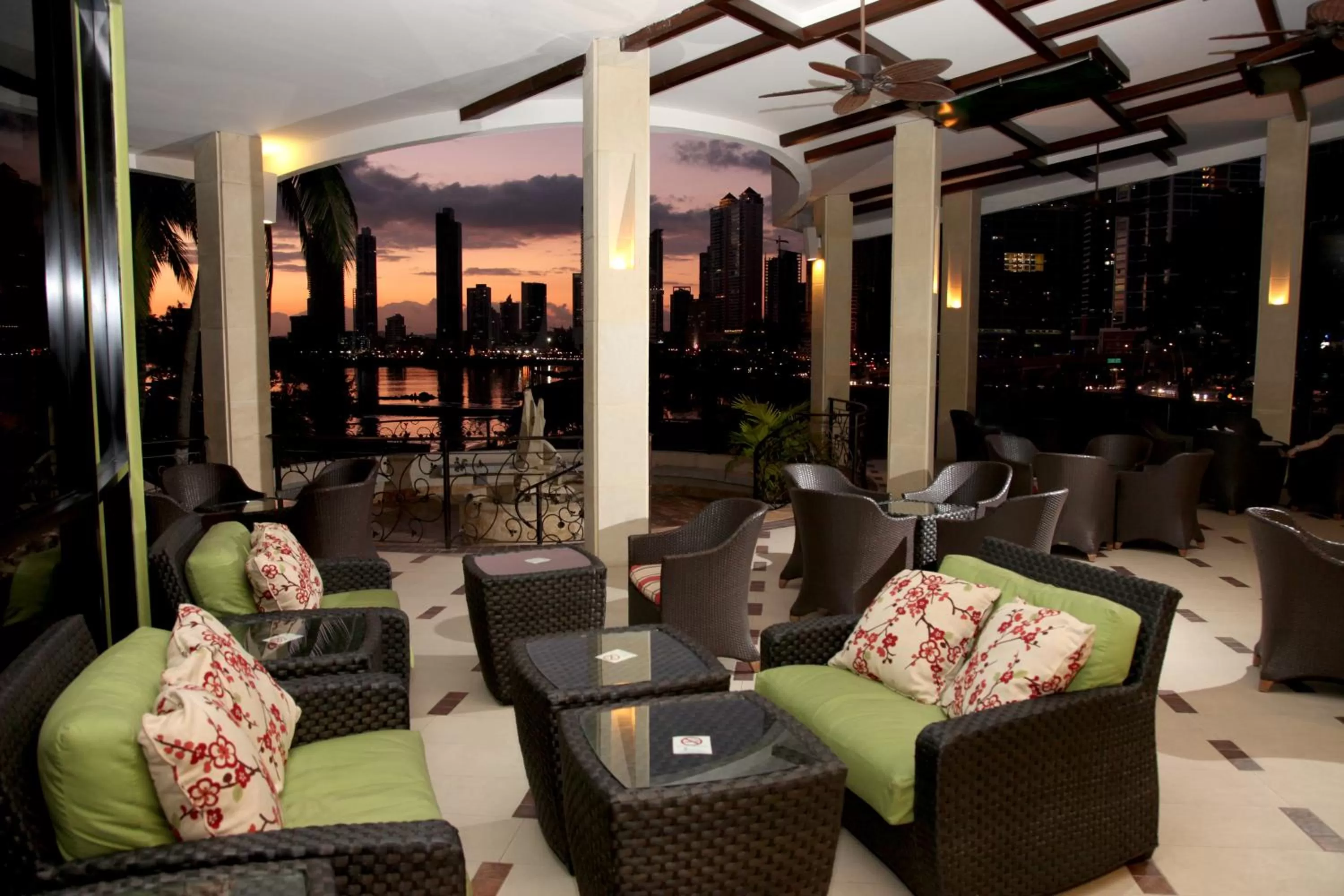 Balcony/Terrace in Plaza Paitilla Inn