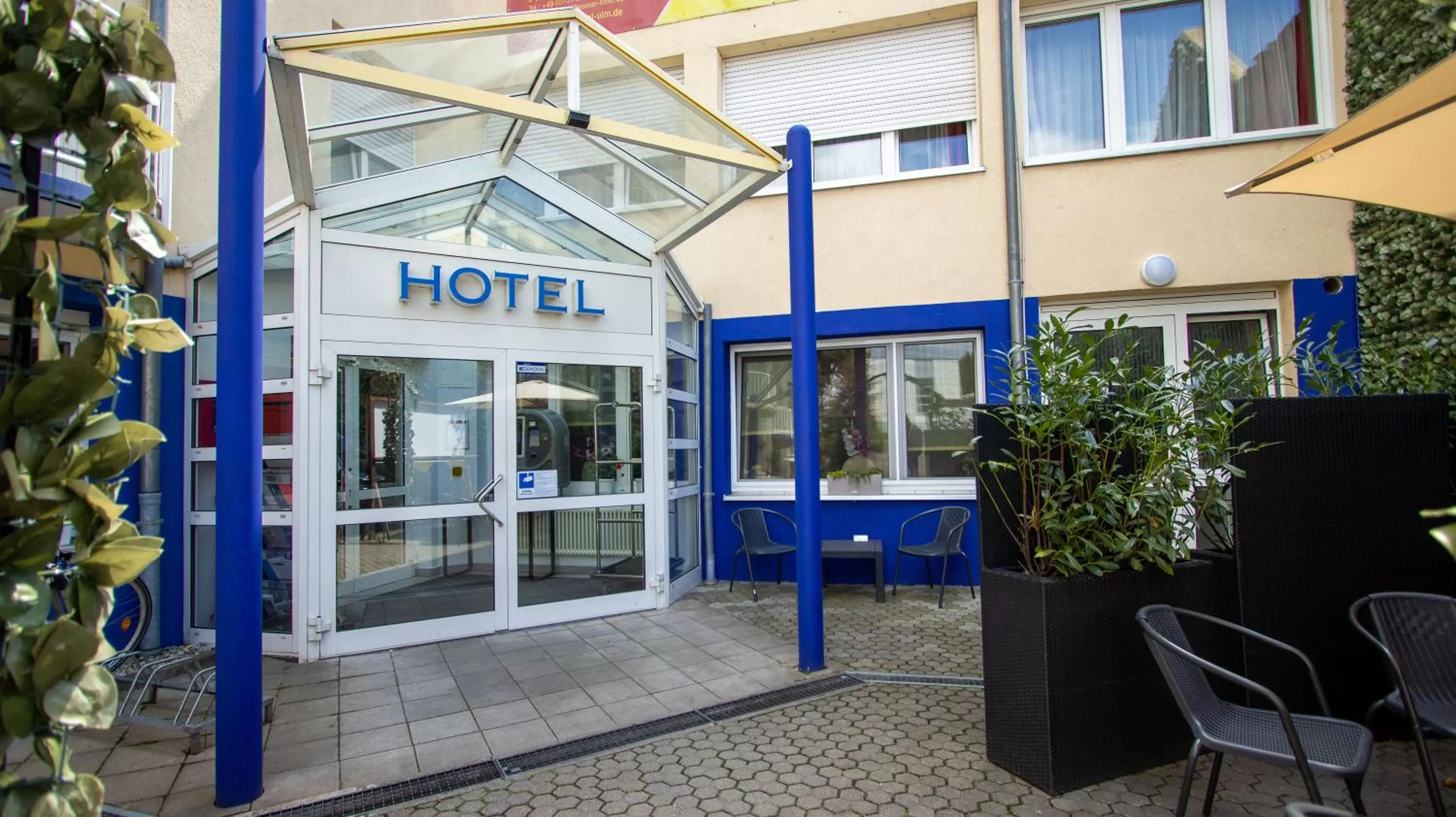 Facade/entrance in LeoMar Hotel