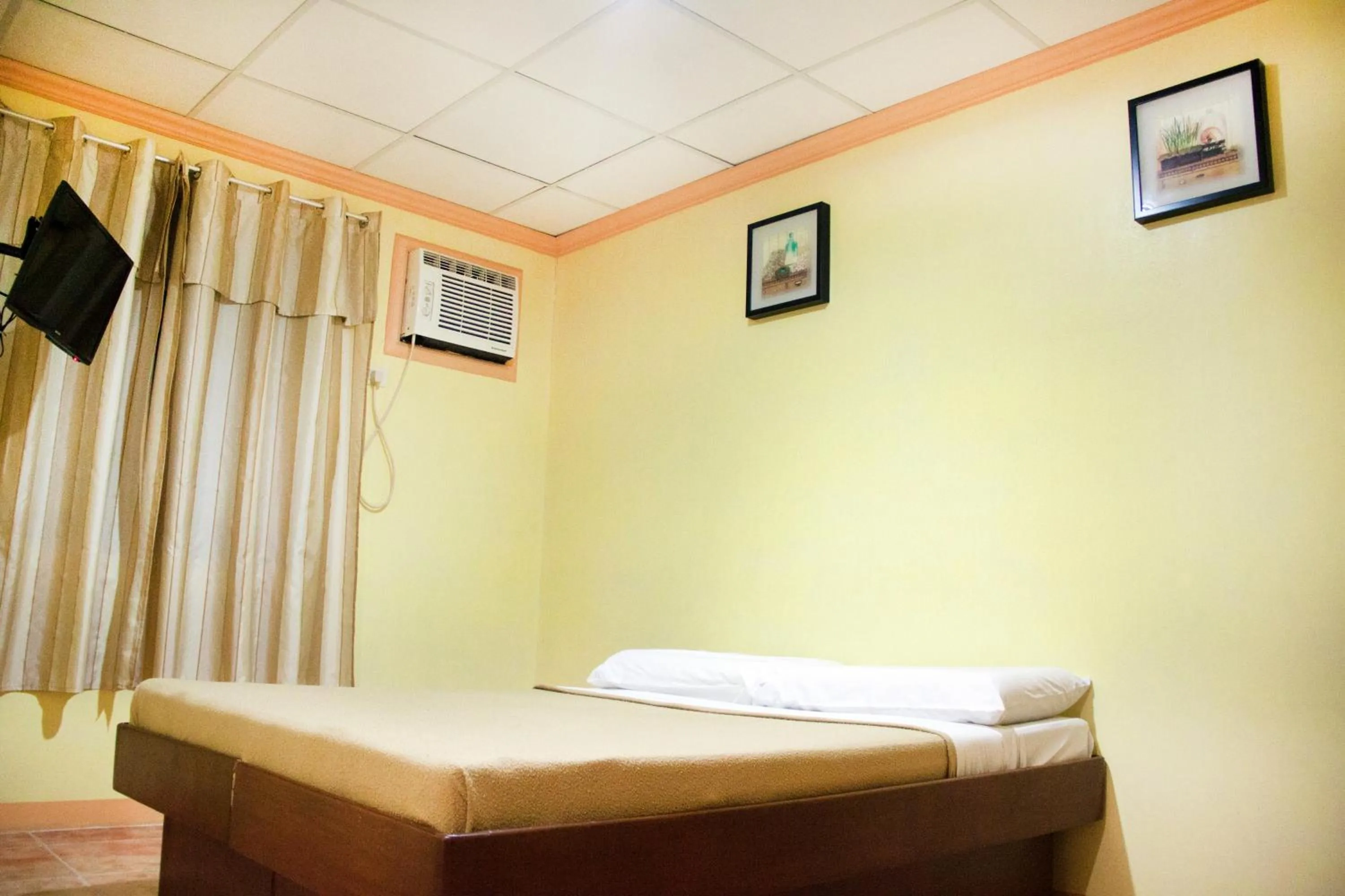 Bedroom in Allson's Inn