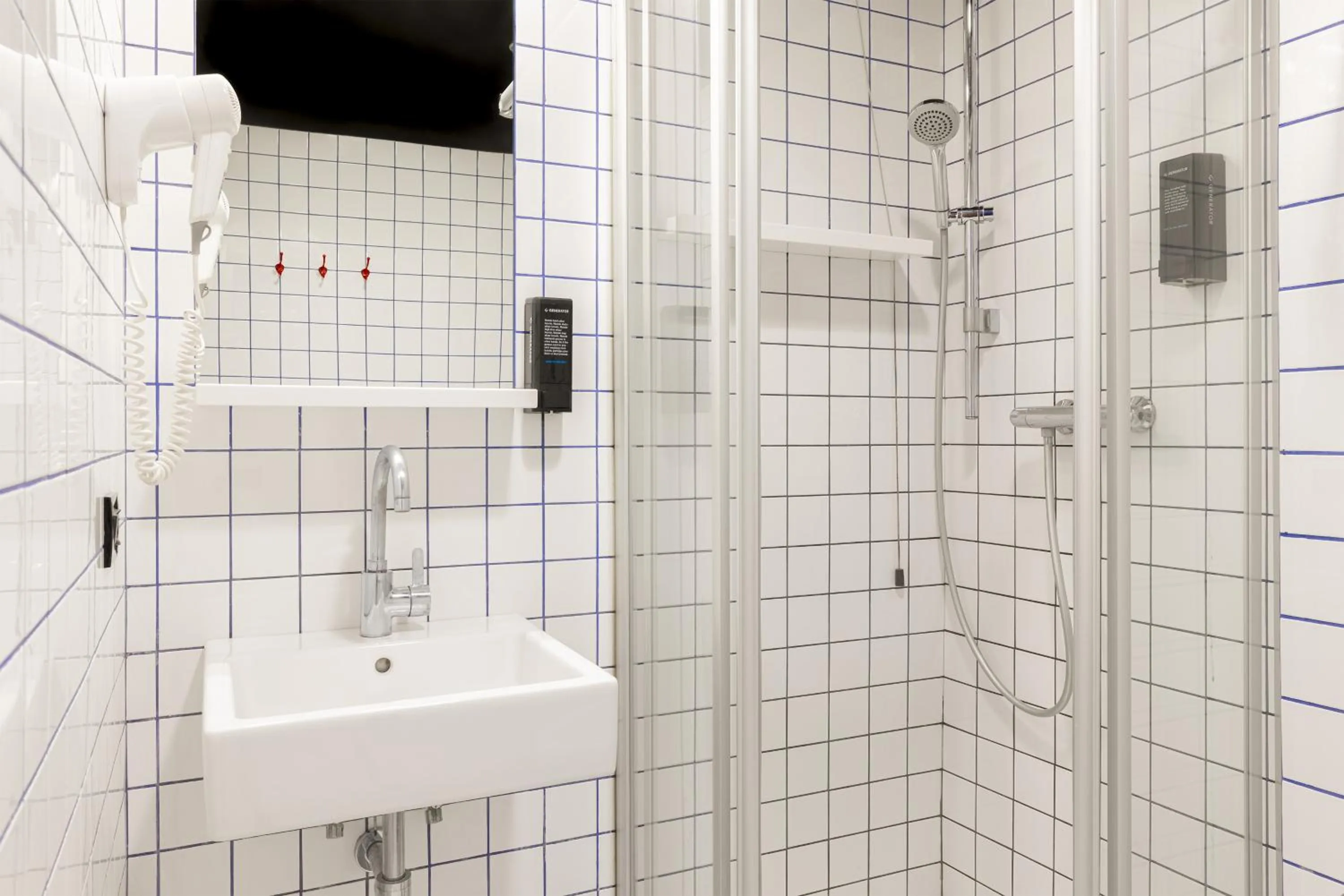 Shower in Generator Rome