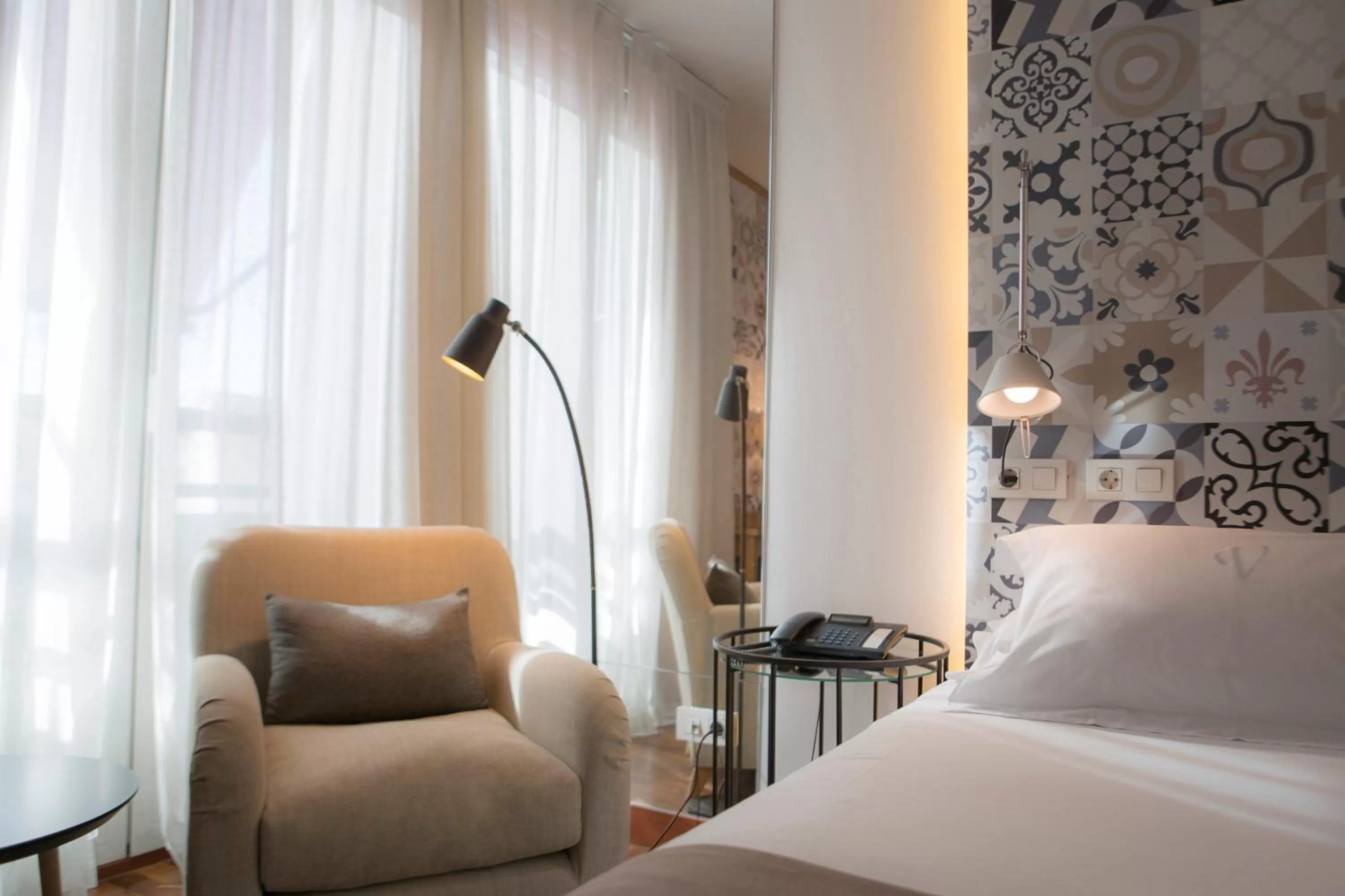 Decorative detail, Bed in Vincci Soma