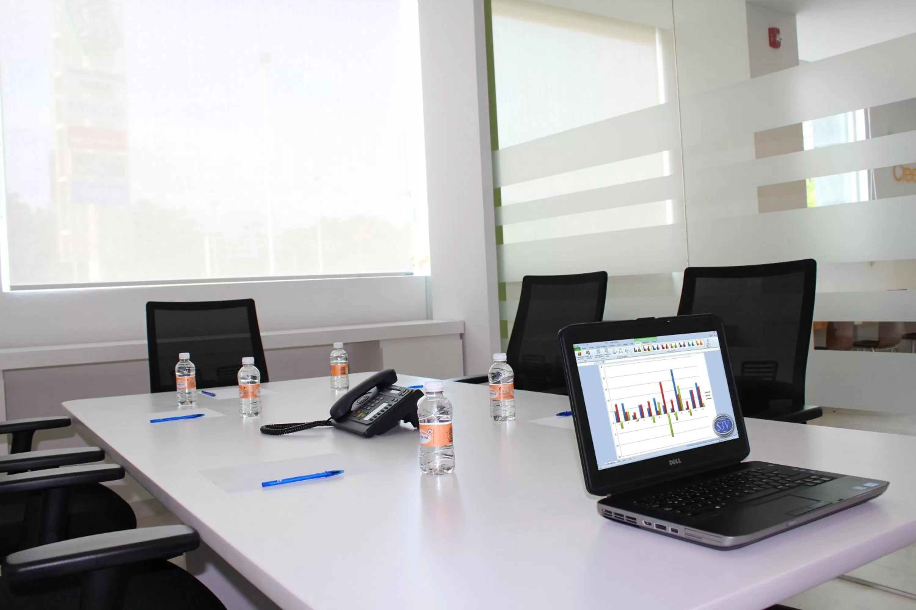 Business facilities in One Leon Poliforum