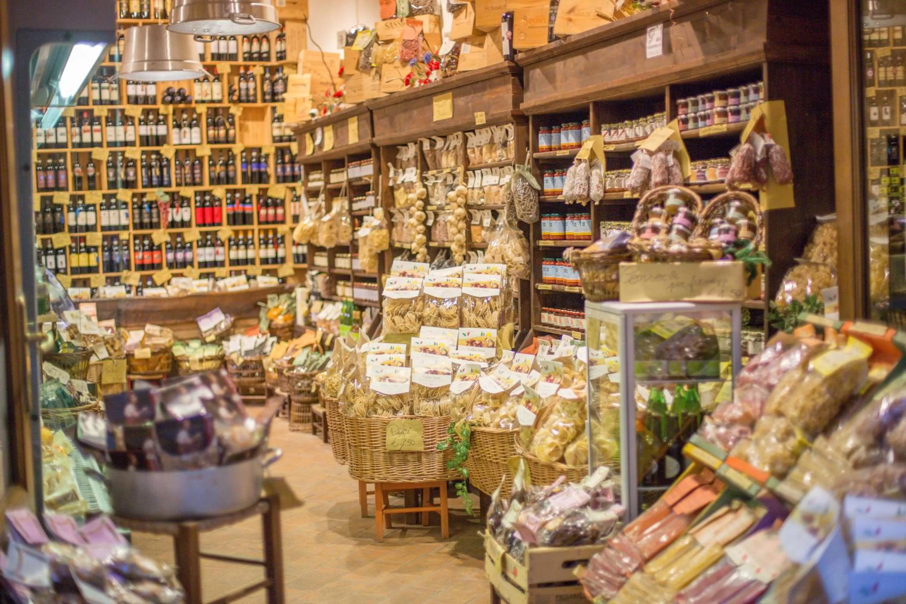 On-site shops in VILLA LIBERTY Boutique Hotel - Borgo Capitano Collection