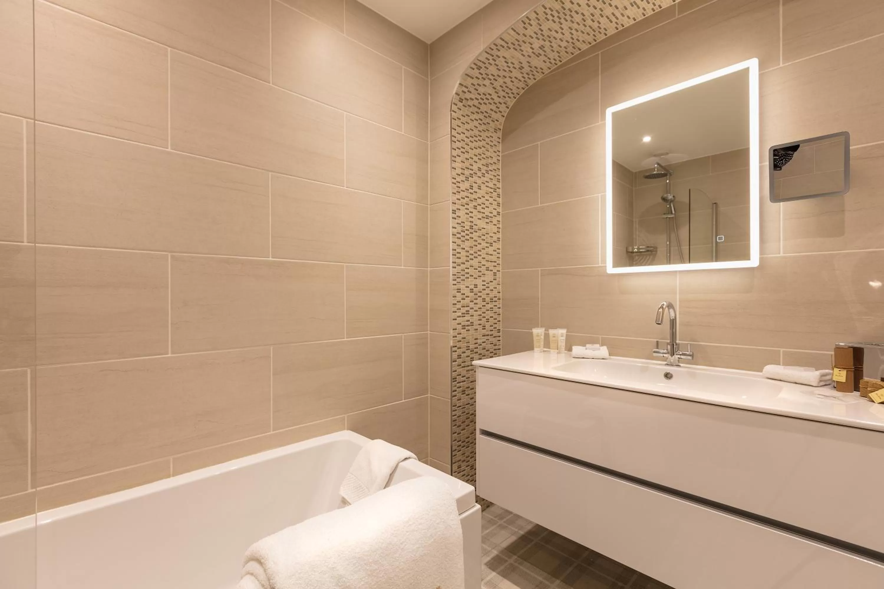 Bathroom in Farlam Hall Hotel & Restaurant