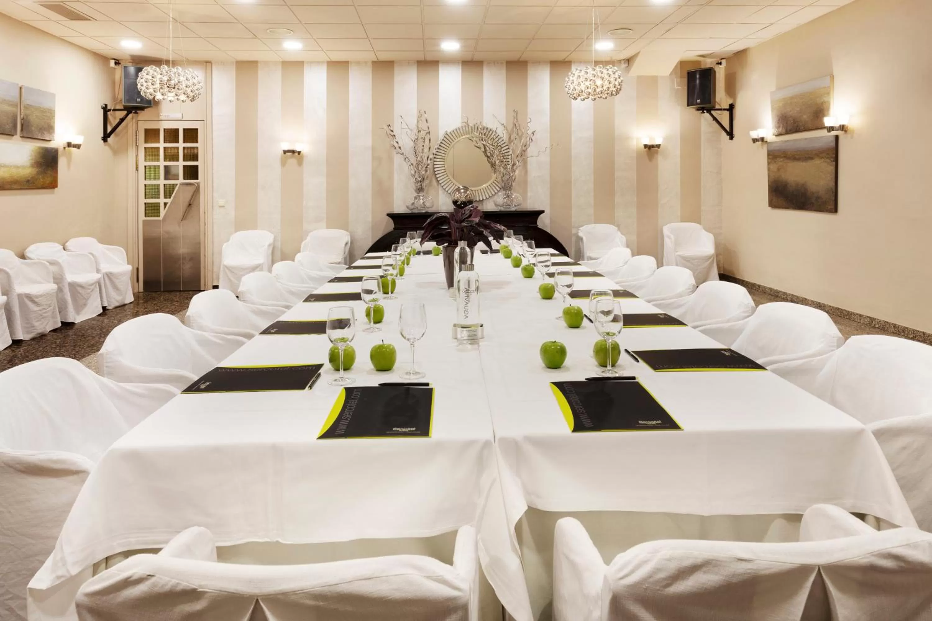 Meeting/conference room in Hotel Sercotel Tudela Bardenas