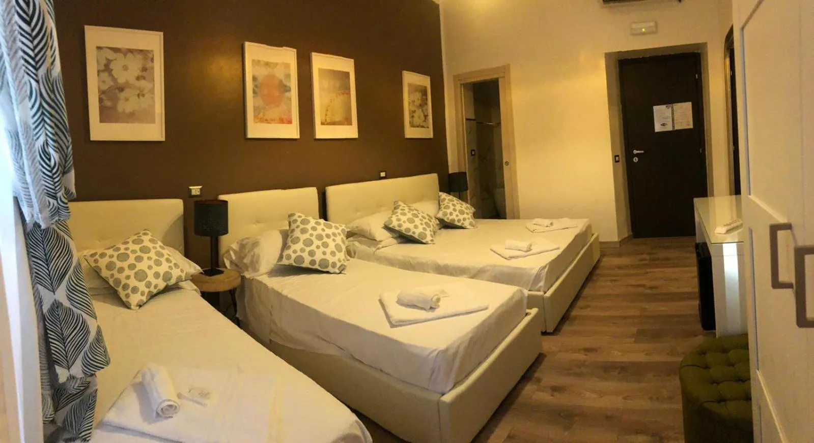 View (from property/room), Bed in The Place In Rome Guest House