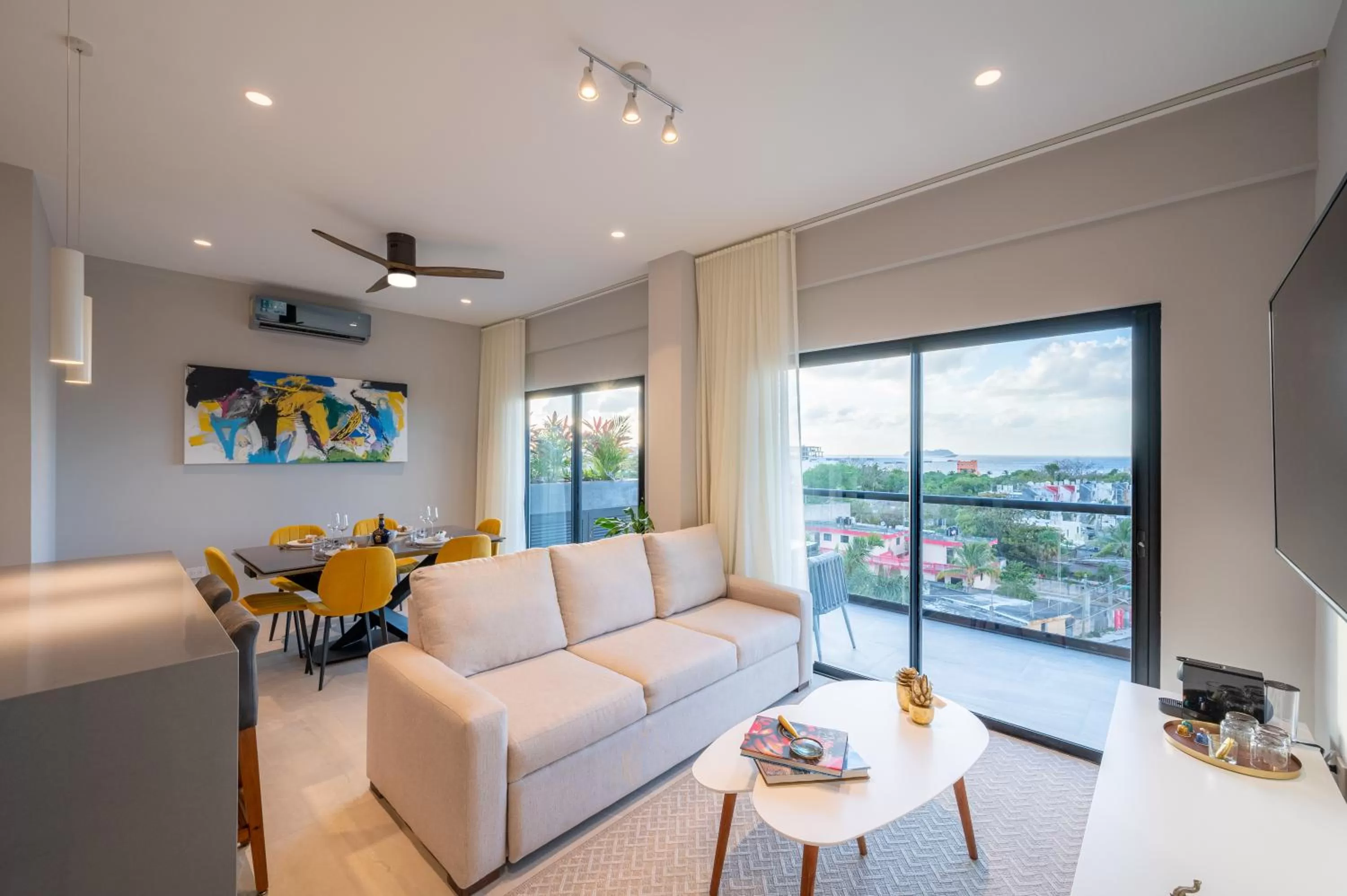 Communal lounge/ TV room in Kippal - Modern Oasis - ApartHotel