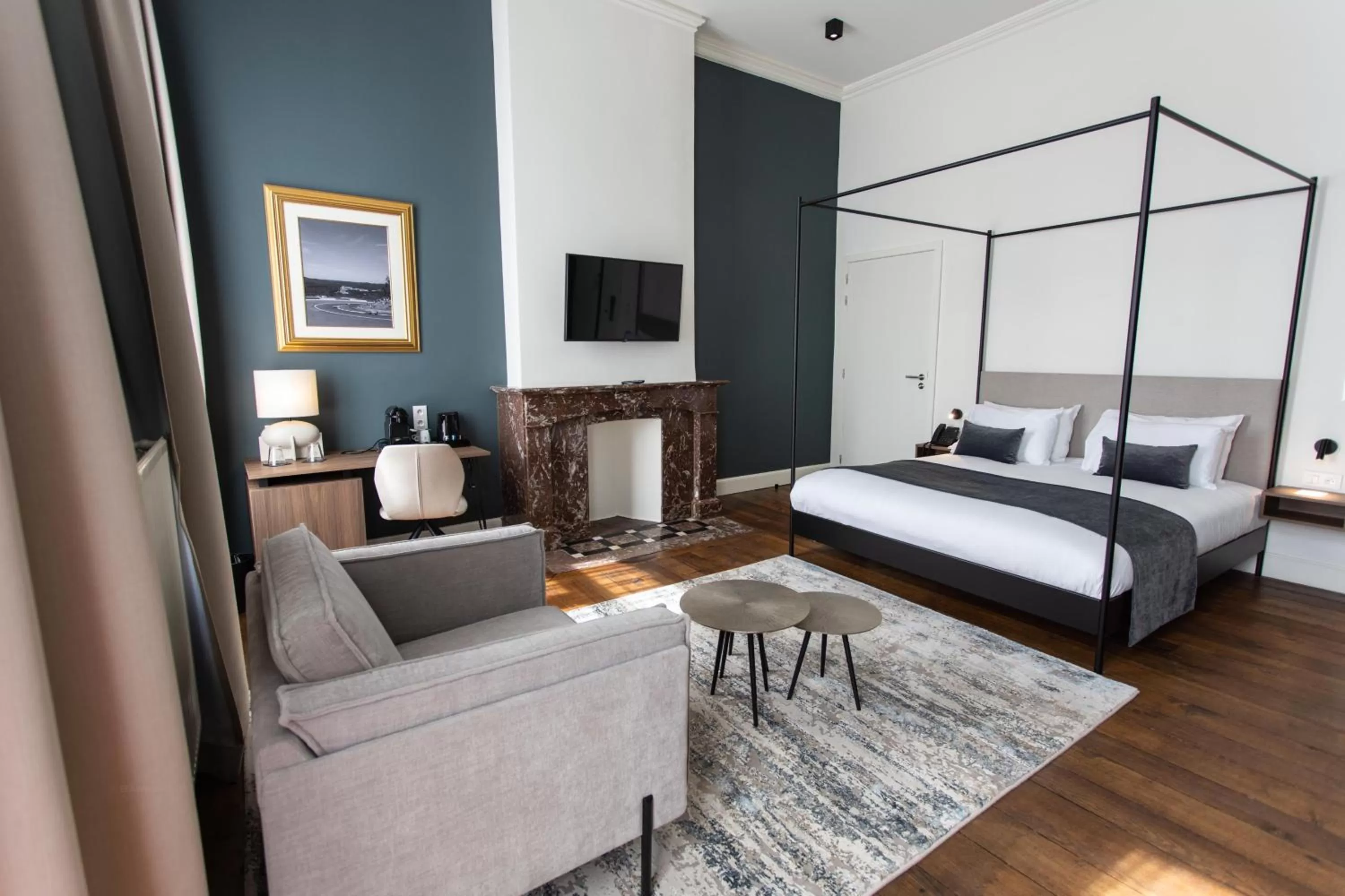 Bedroom, Bed in Petit-Roannay