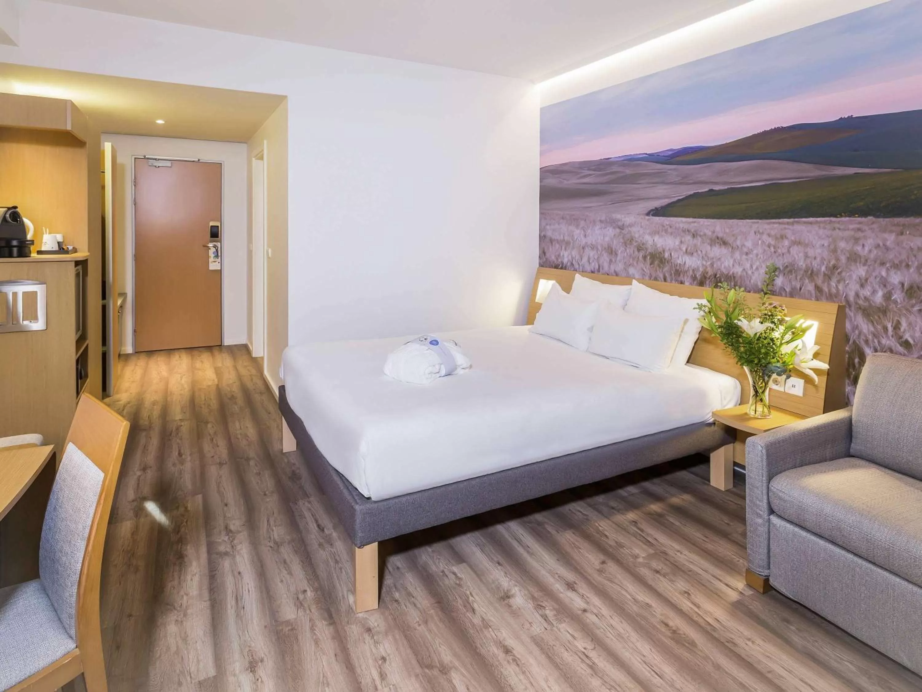 Photo of the whole room, Bed in Novotel Sevilla