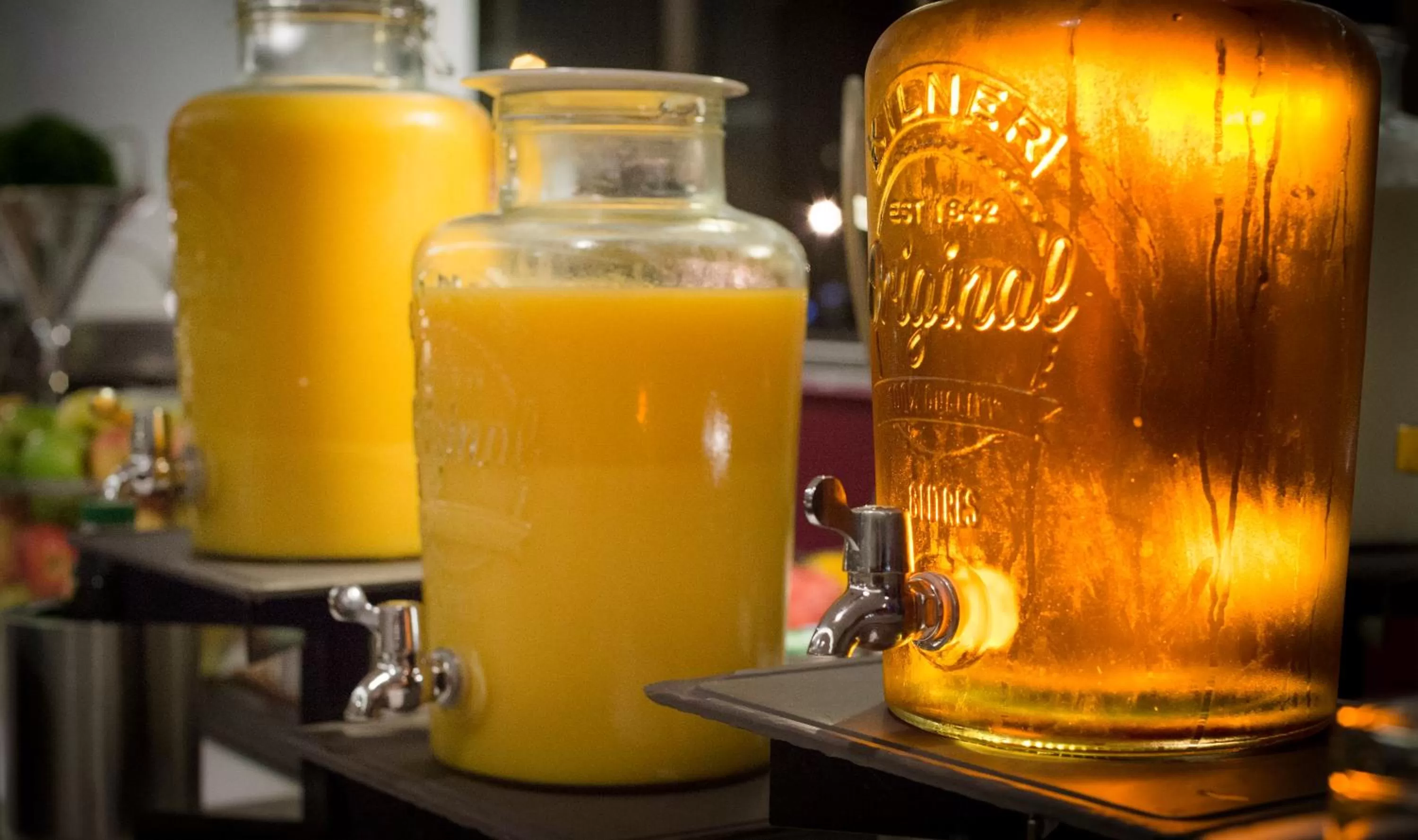 Restaurant/places to eat in Mercure Paris Centre Tour Eiffel