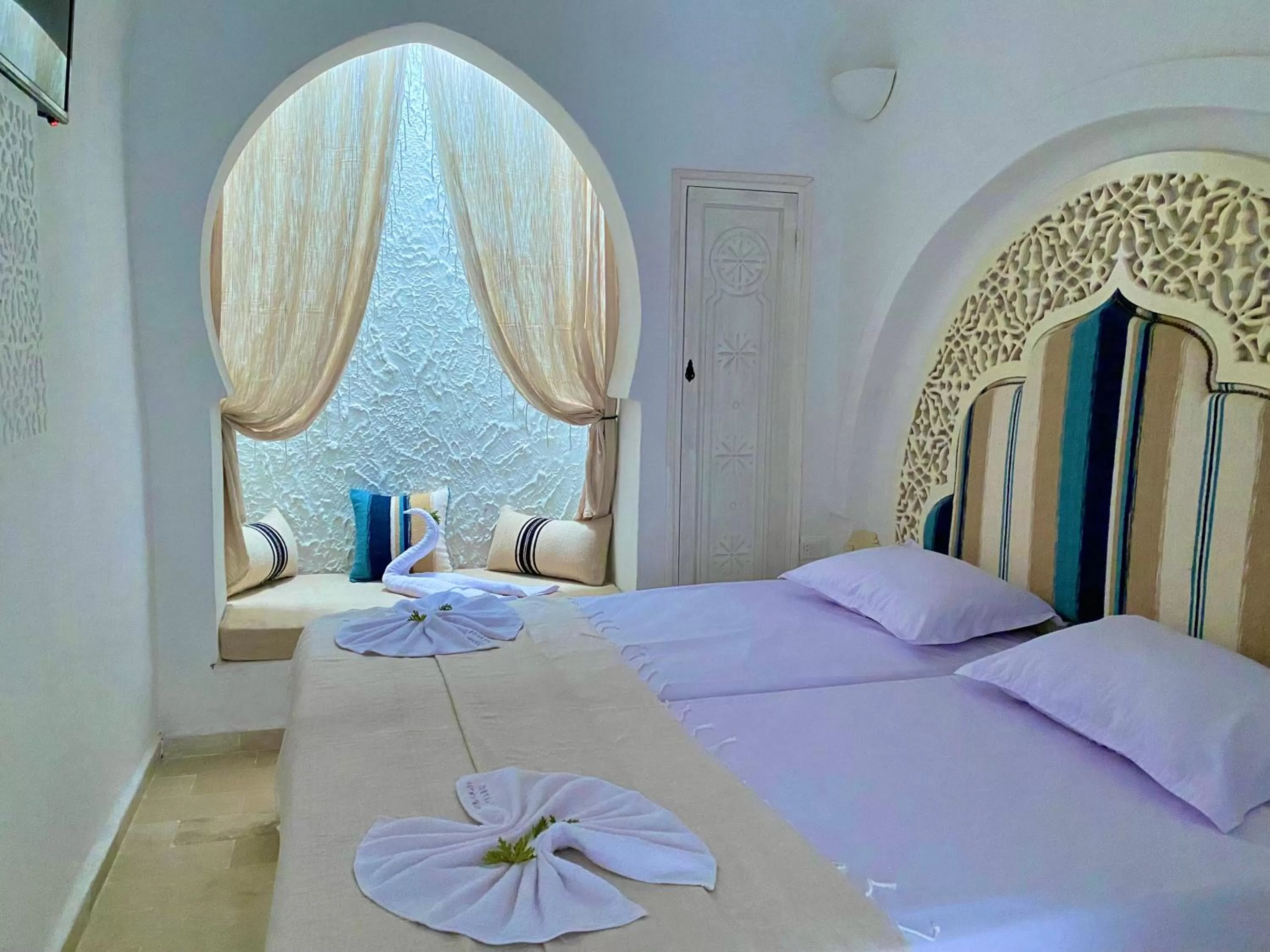 Bed in Hôtel Djerba Authentique - Au centre de Midoun