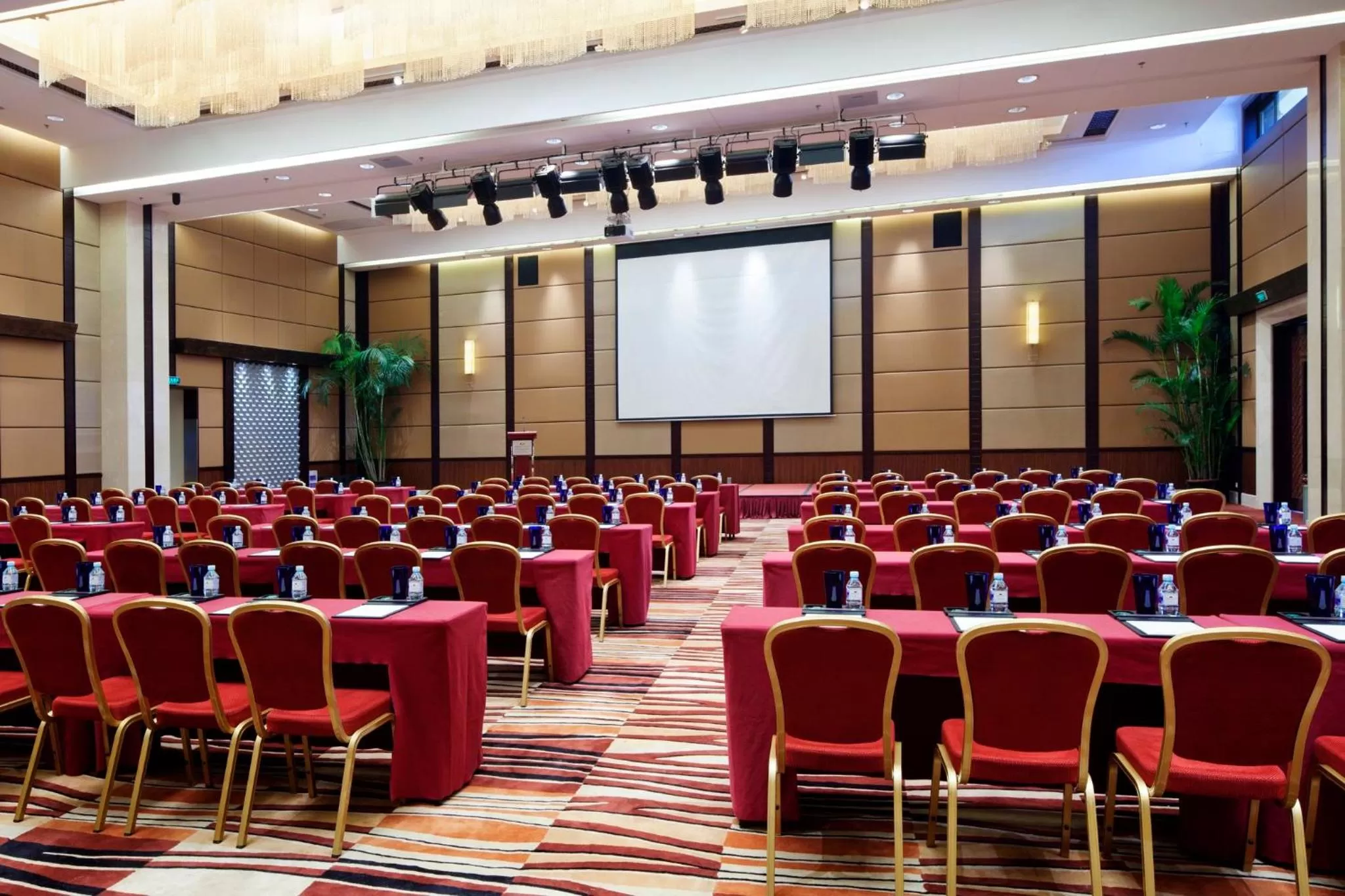 Meeting/conference room in Crowne Plaza Beijing International Airport by IHG