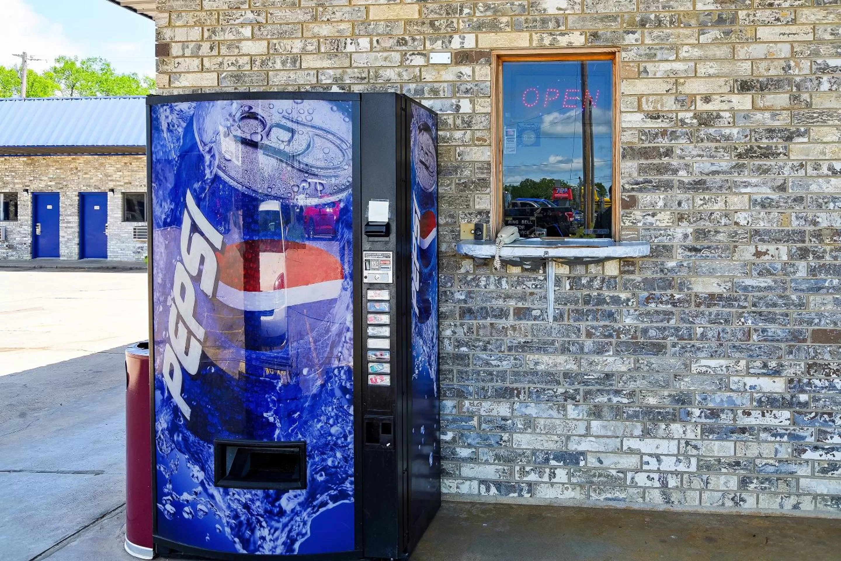 vending machine in OYO Hotel Waldron AR - Hwy 71