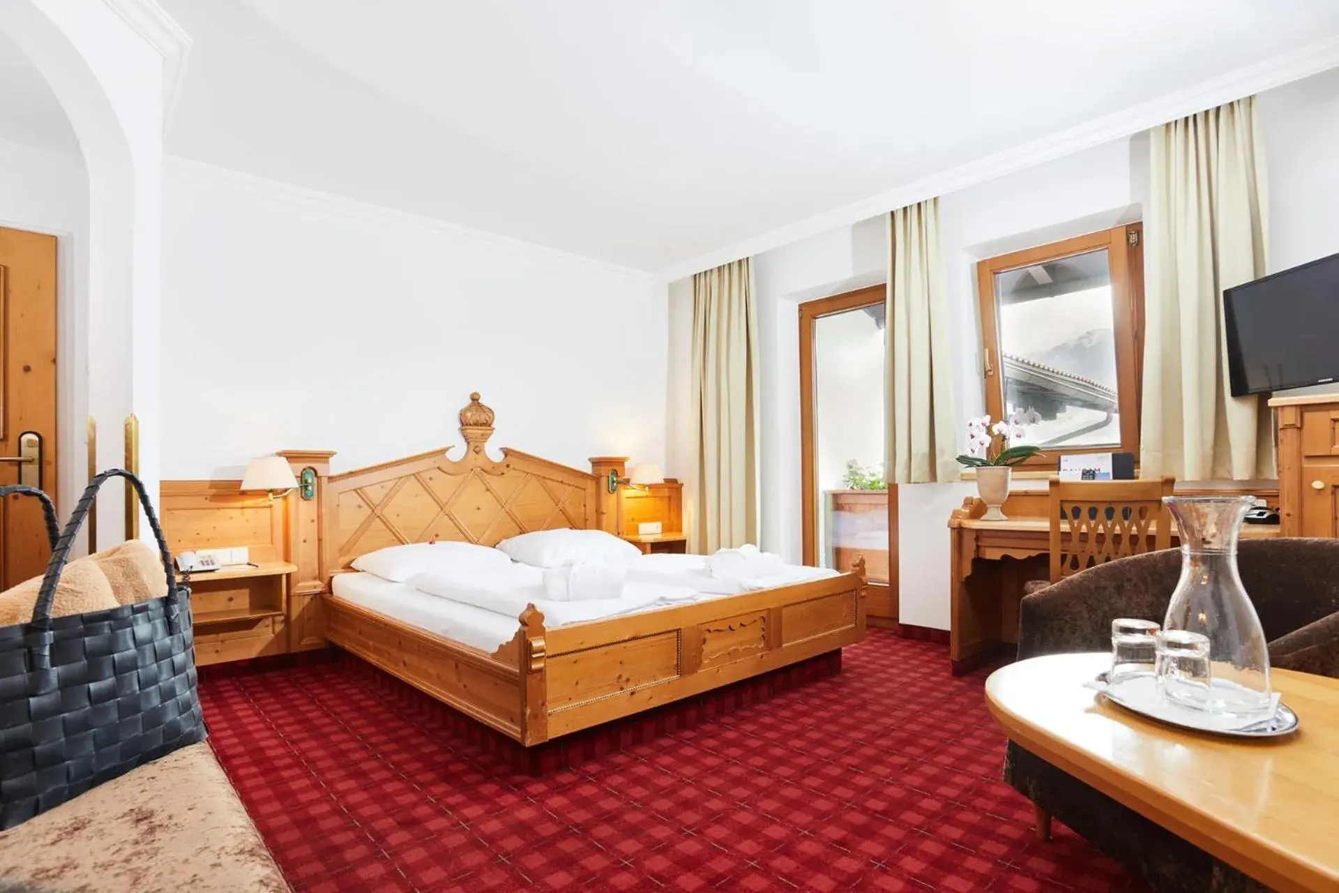 Romantic Double Room in Luxury All Inclusive Resort Schwarzbrunn 4 Sterne Superior Romantic Double Room in Luxury All Inclusive Resort Schwarzbrunn 4 Sterne Superior