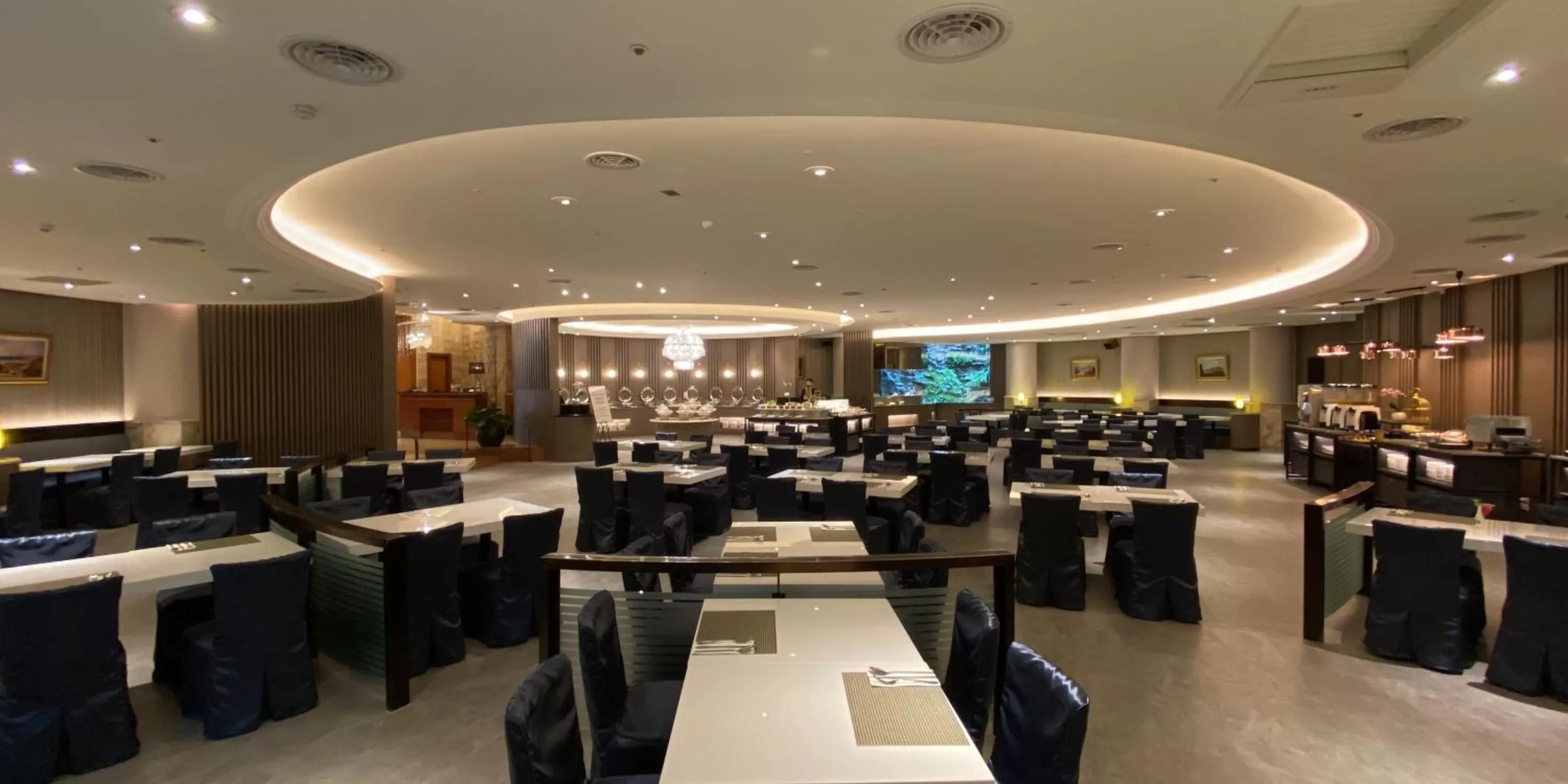 Restaurant/places to eat in Monarch Plaza Hotel