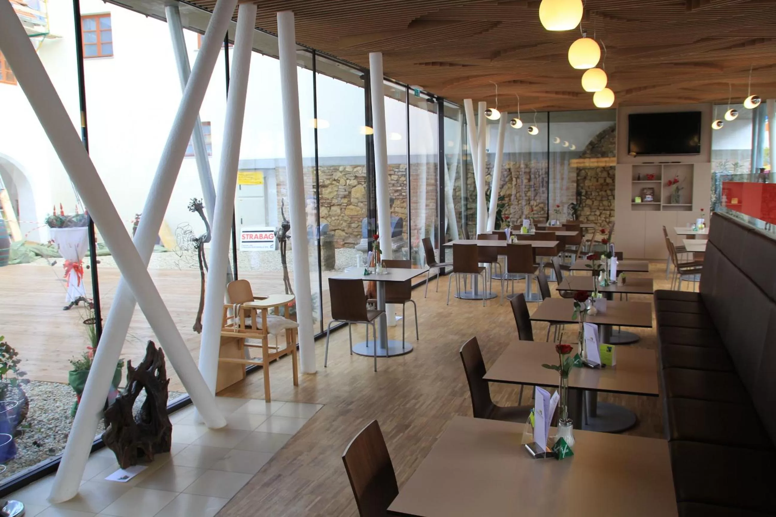 Restaurant/places to eat in Hotel Eisenhuthaus