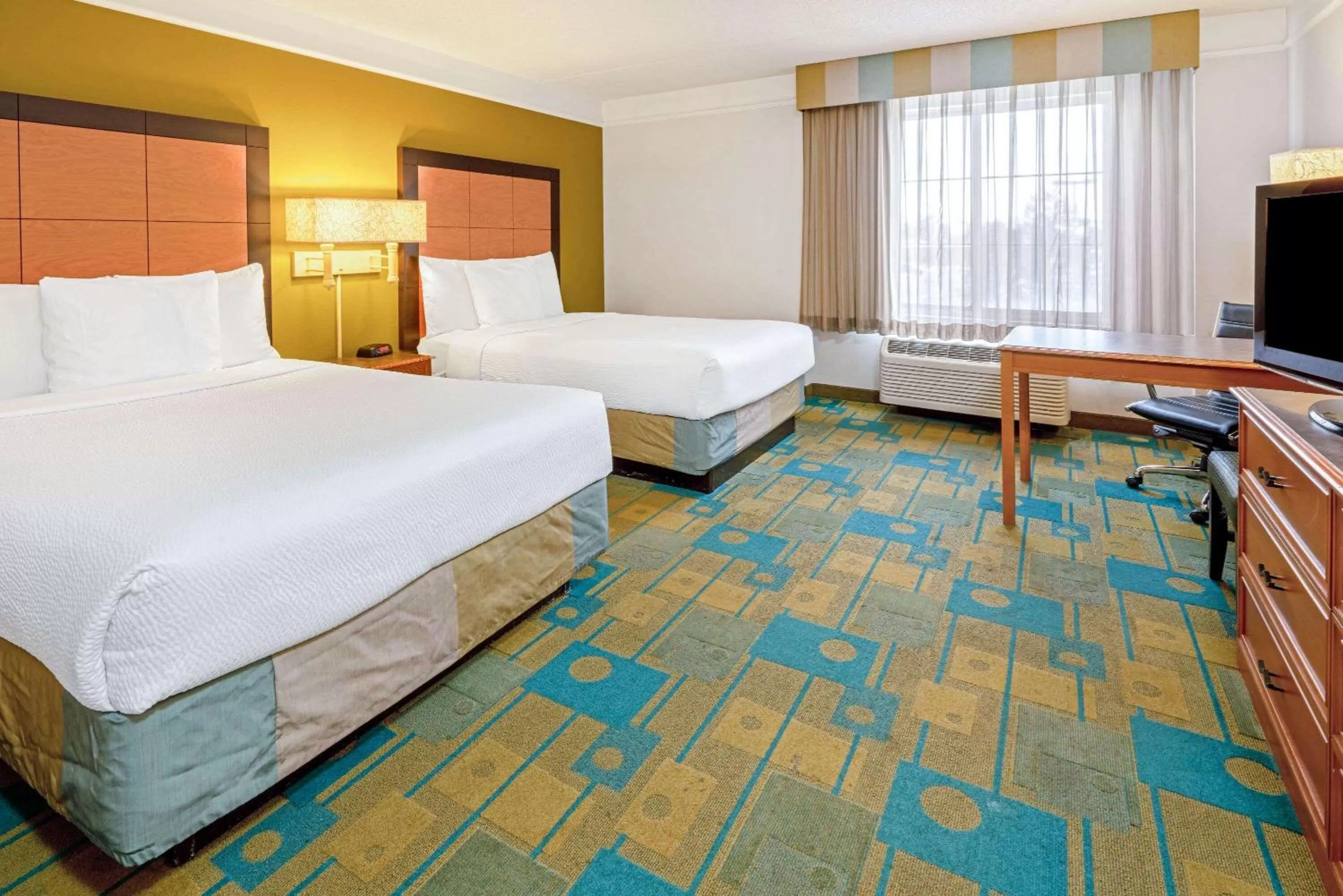 Photo of the whole room, Bed in La Quinta by Wyndham Salt Lake City Airport