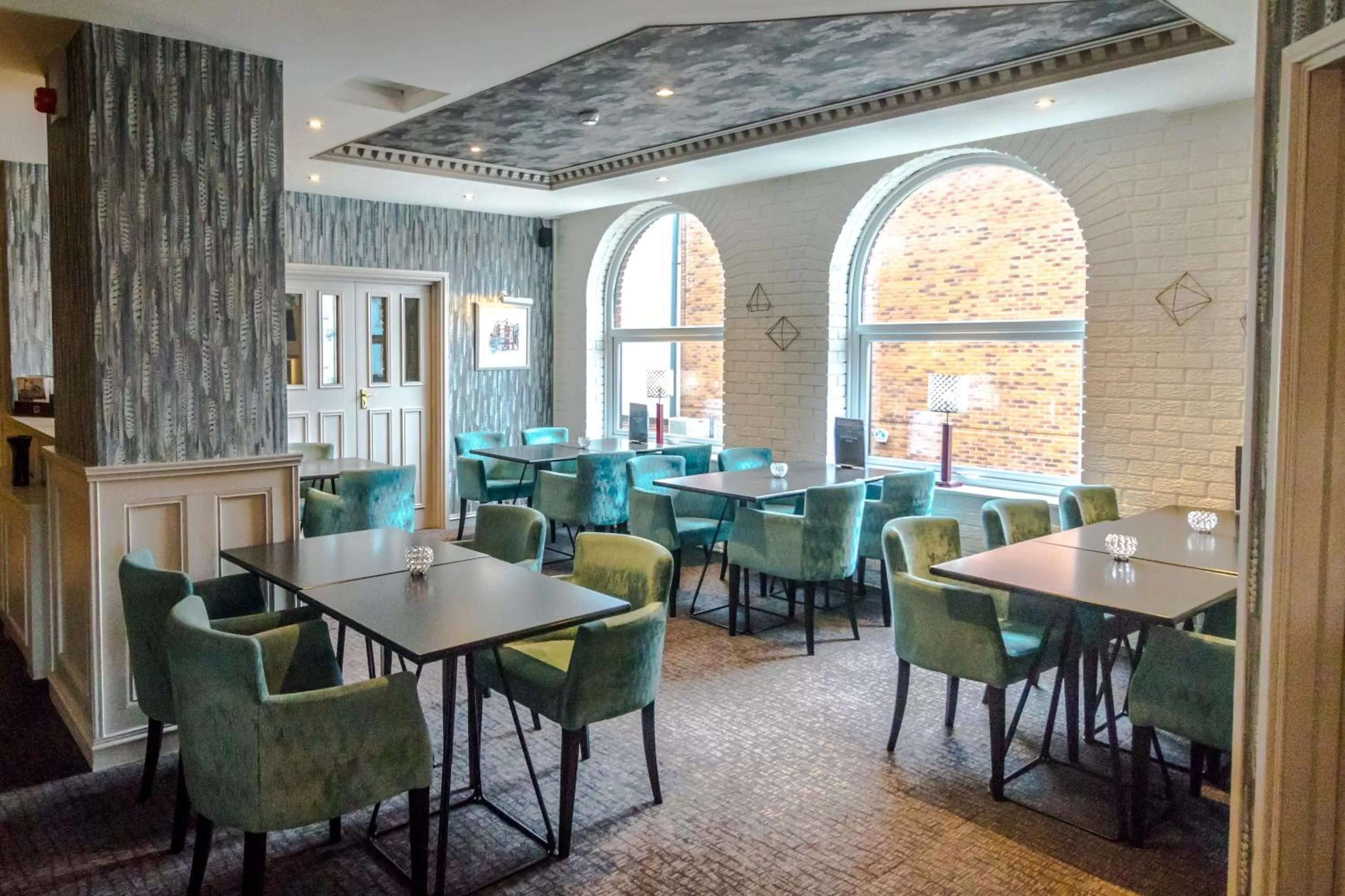 Lounge or bar in Washington Central Hotel and Sleepwell Inn