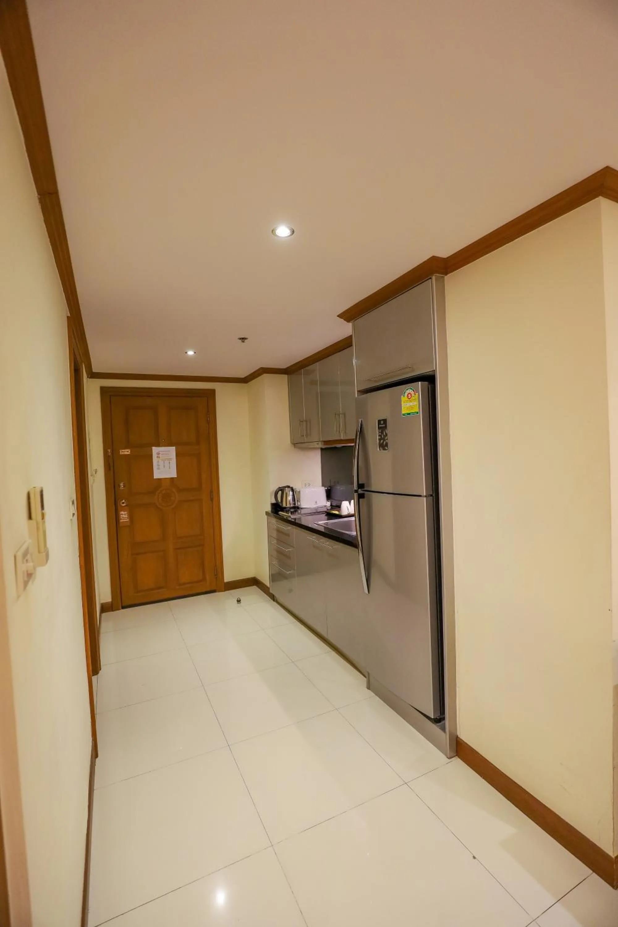Kitchen or kitchenette in Tara Court Hotel