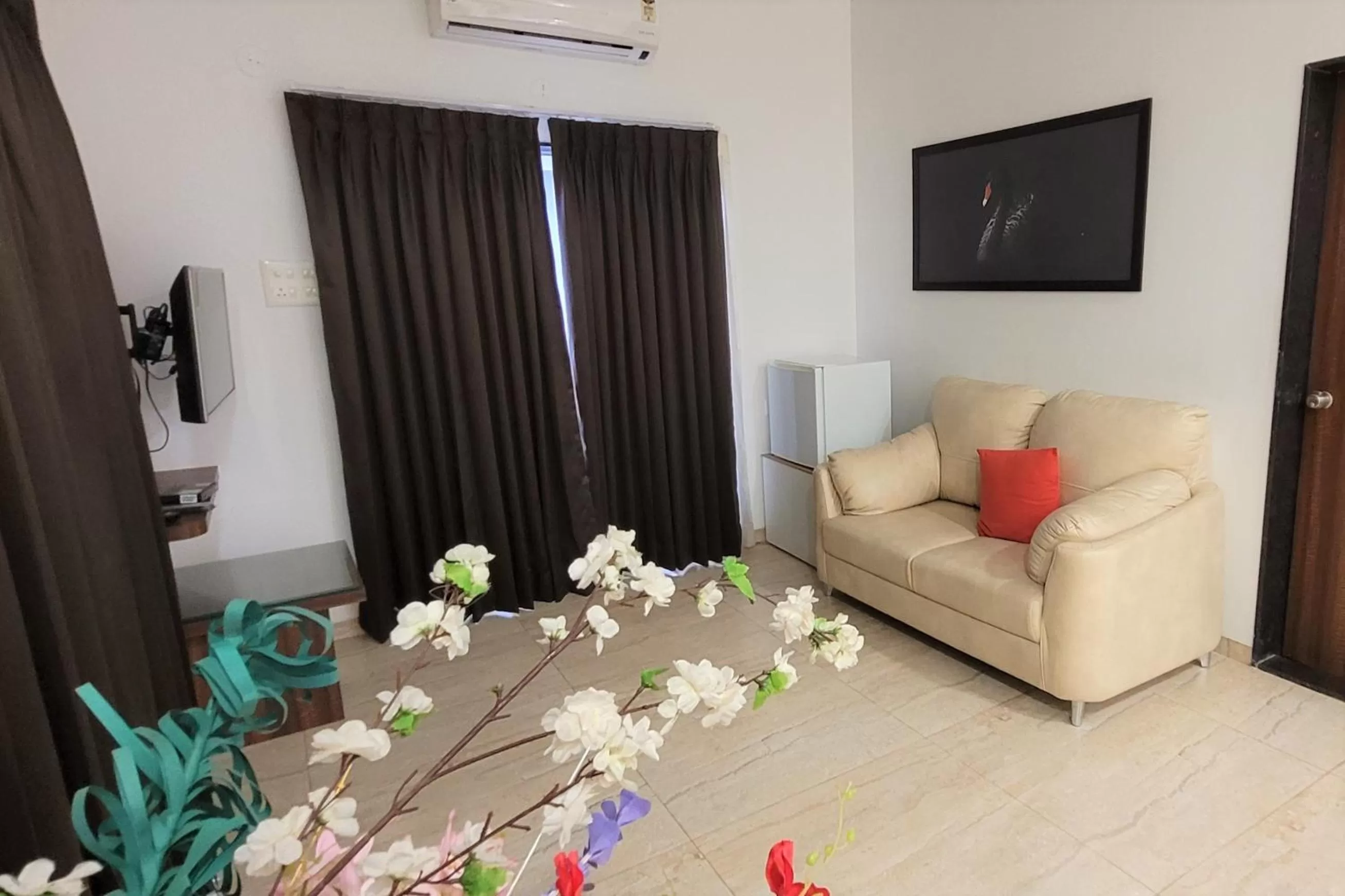 TV and multimedia in Hotel Om Inn - Talegaon Dabhade