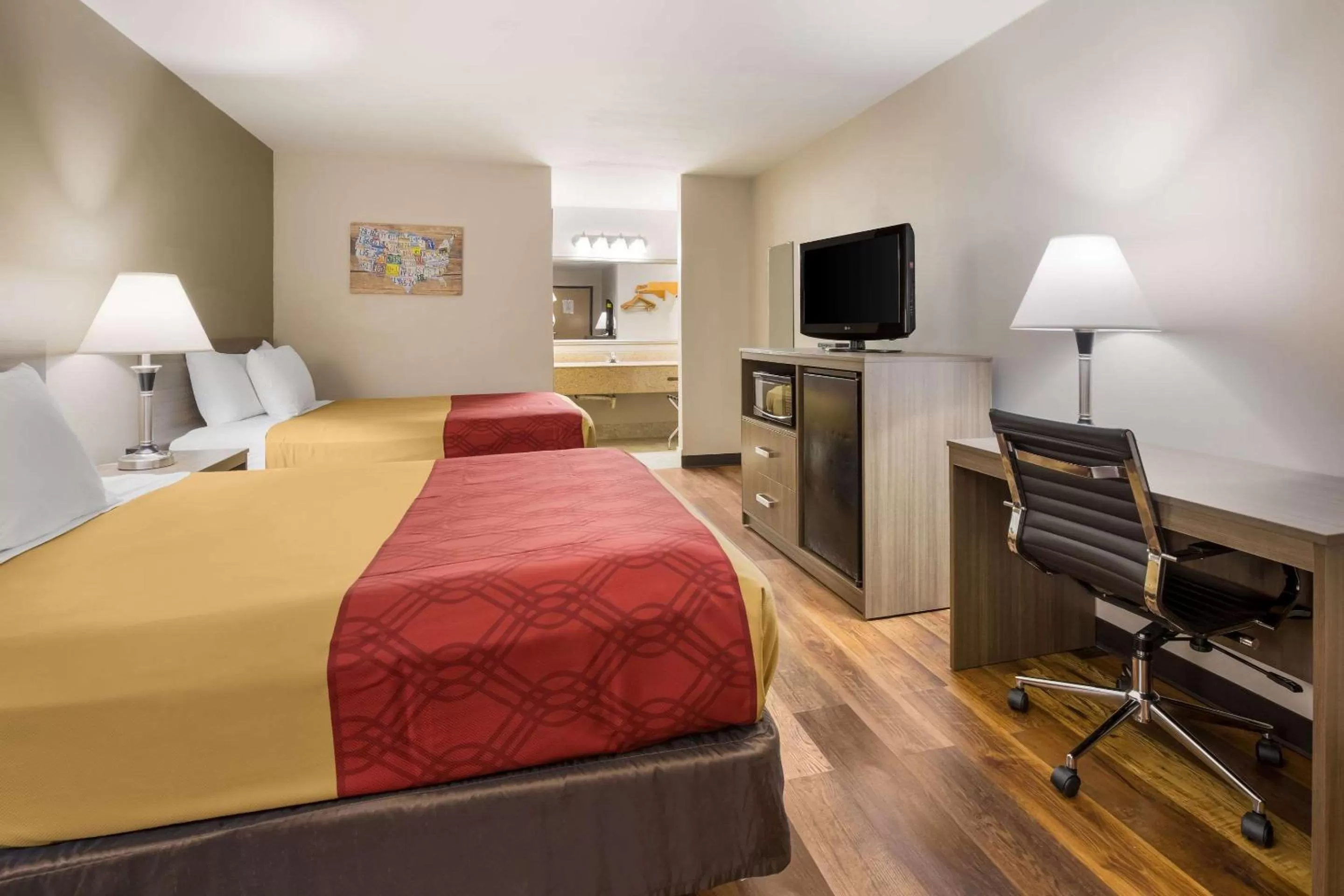 Bedroom, Bed in Econo Lodge Hendersonville