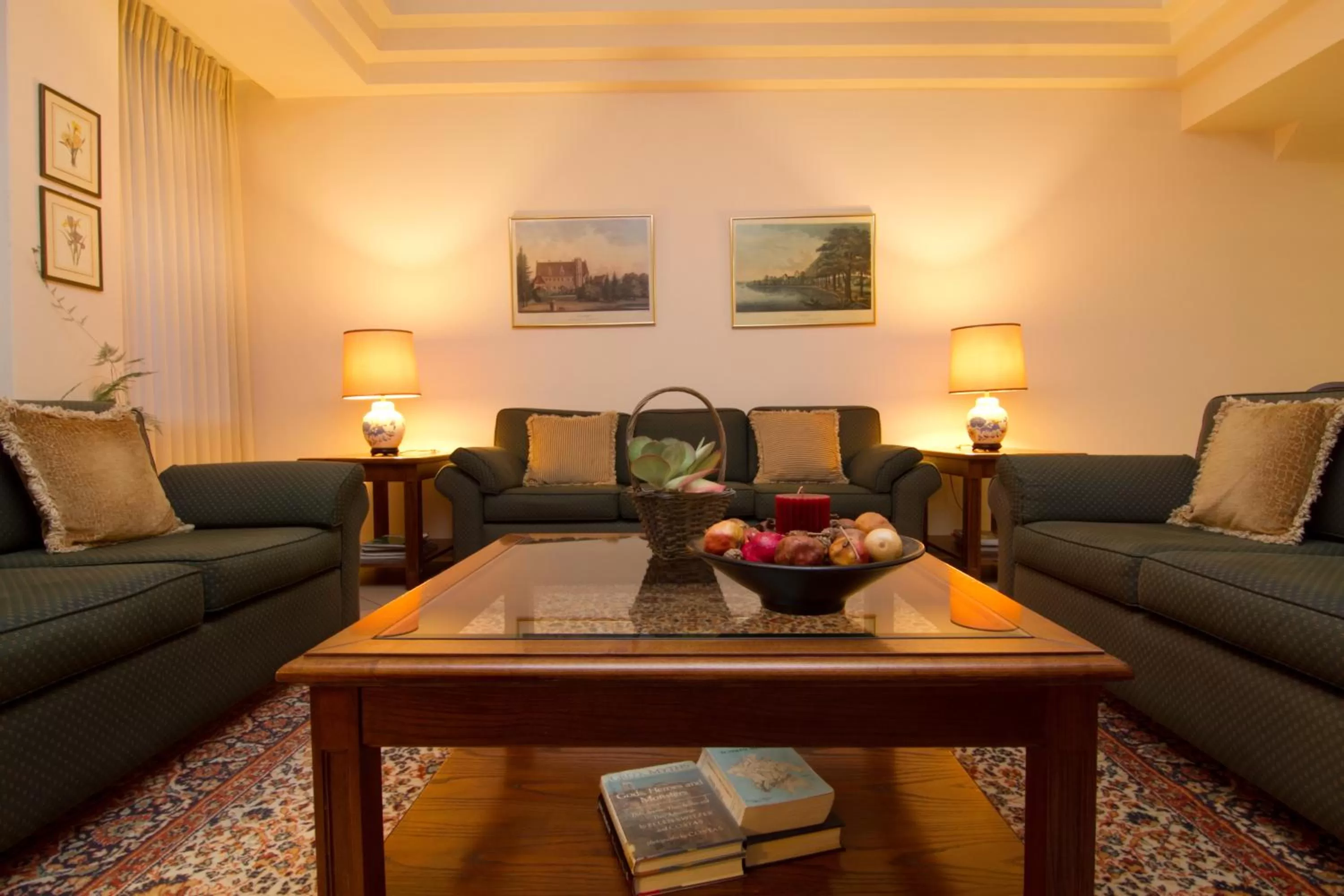 Living room in Green Hill Hotel