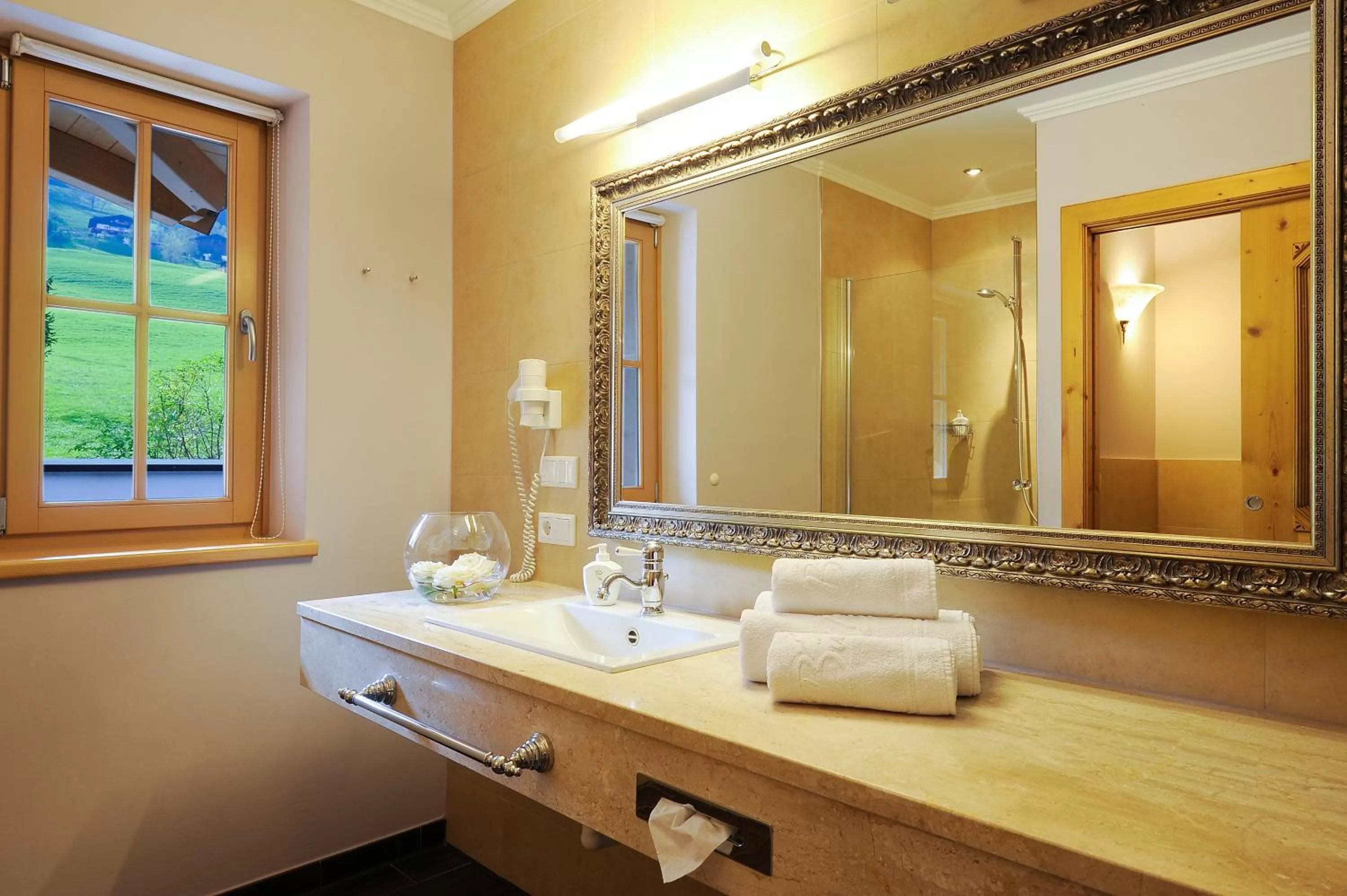 Bathroom in Hotel und Alpen Apartments mit Sauna - Bürglhöh