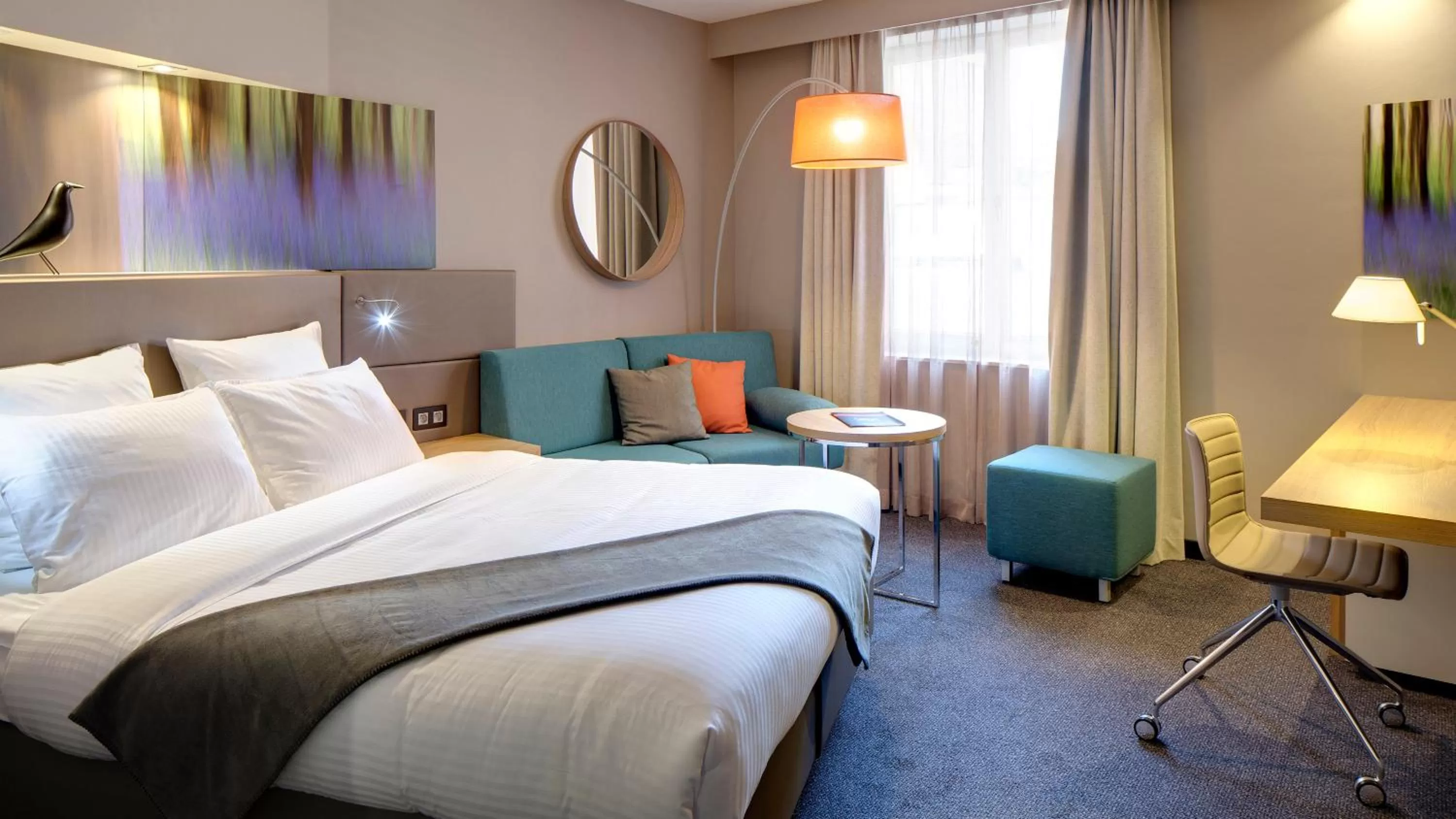 Photo of the whole room, Bed in Crowne Plaza Hotel Brugge by IHG