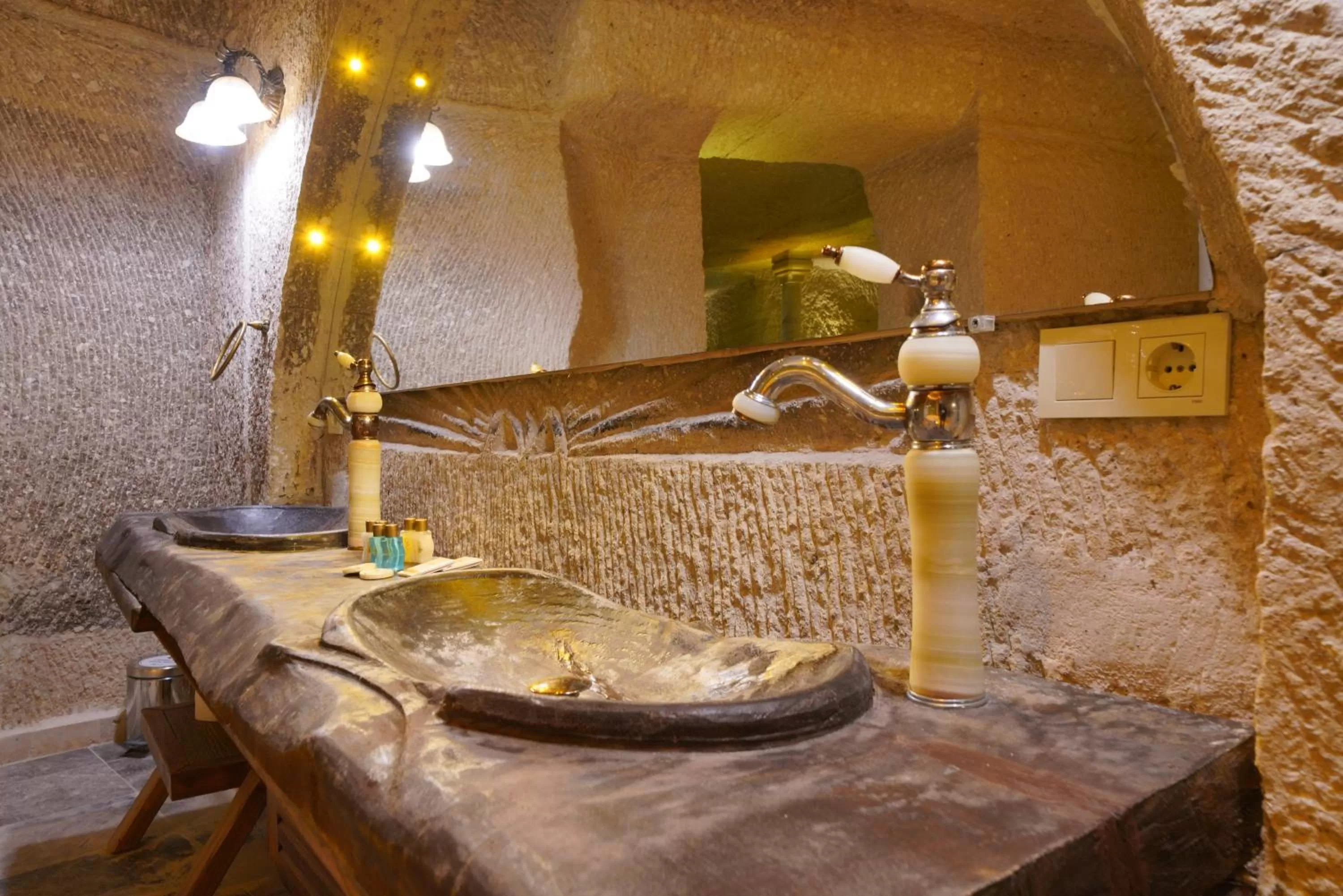 Bathroom in Shoestring Cave House