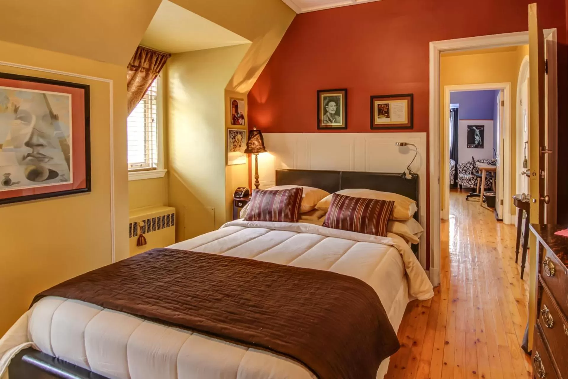 Quadruple Room with Private Bathroom in Chateau Murdock Gite et Esthétique 1950