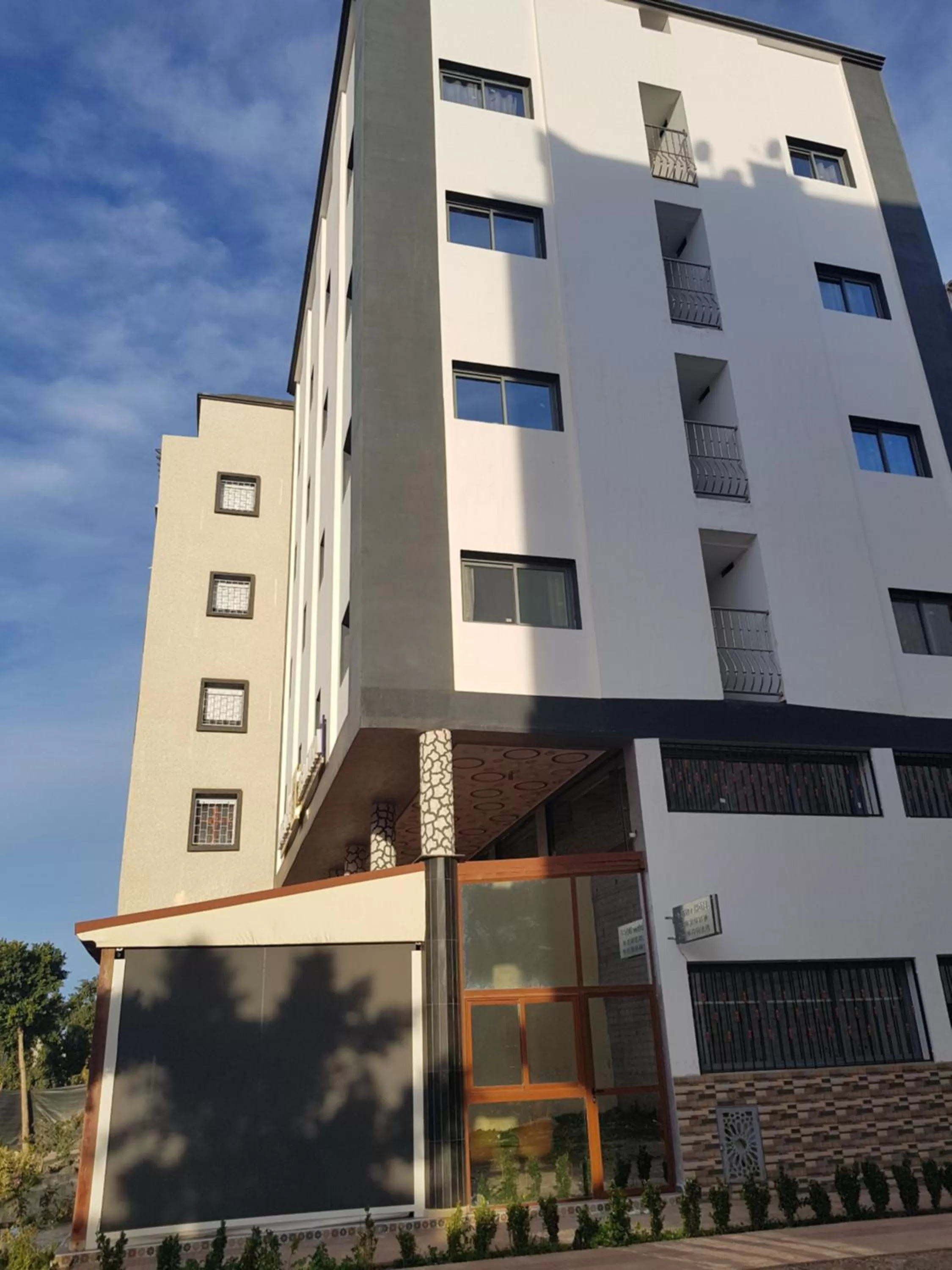 ZELLAKA hôtel & café