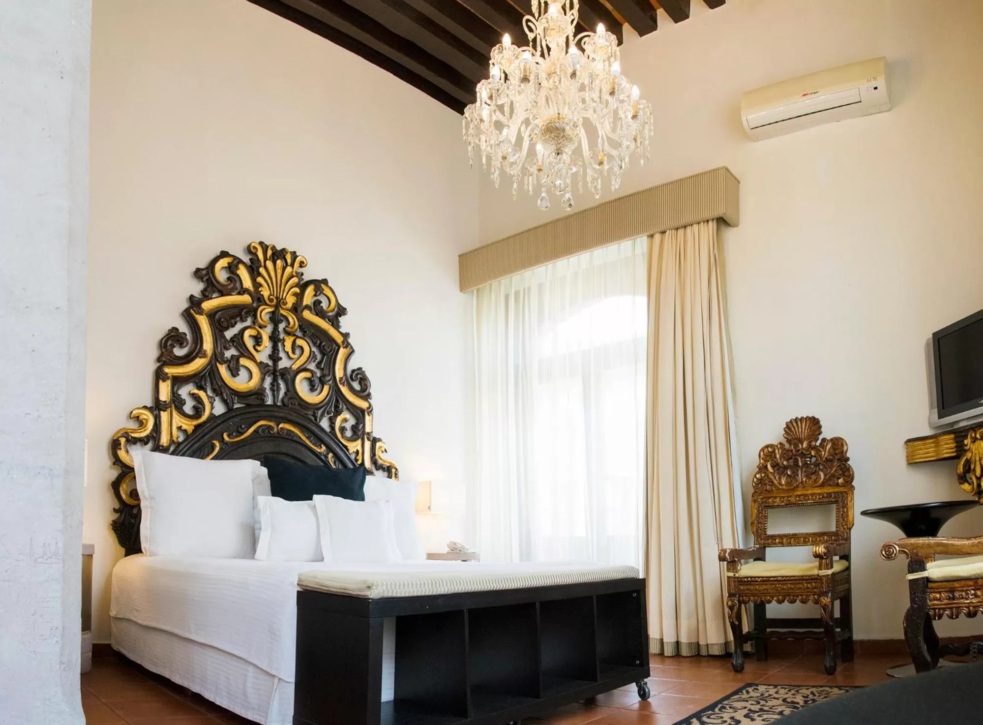 Photo of the whole room, Bed in Hotel Herencia By Hosting House