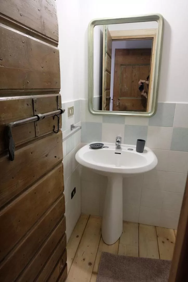 Bathroom in Red Fenice