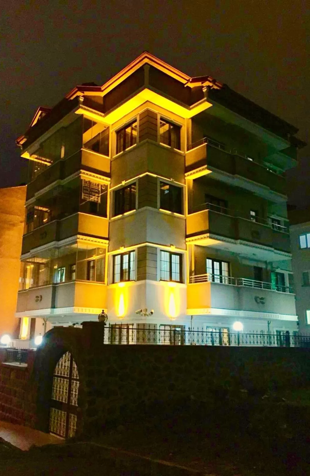 Property Building in The Twins Apartmens