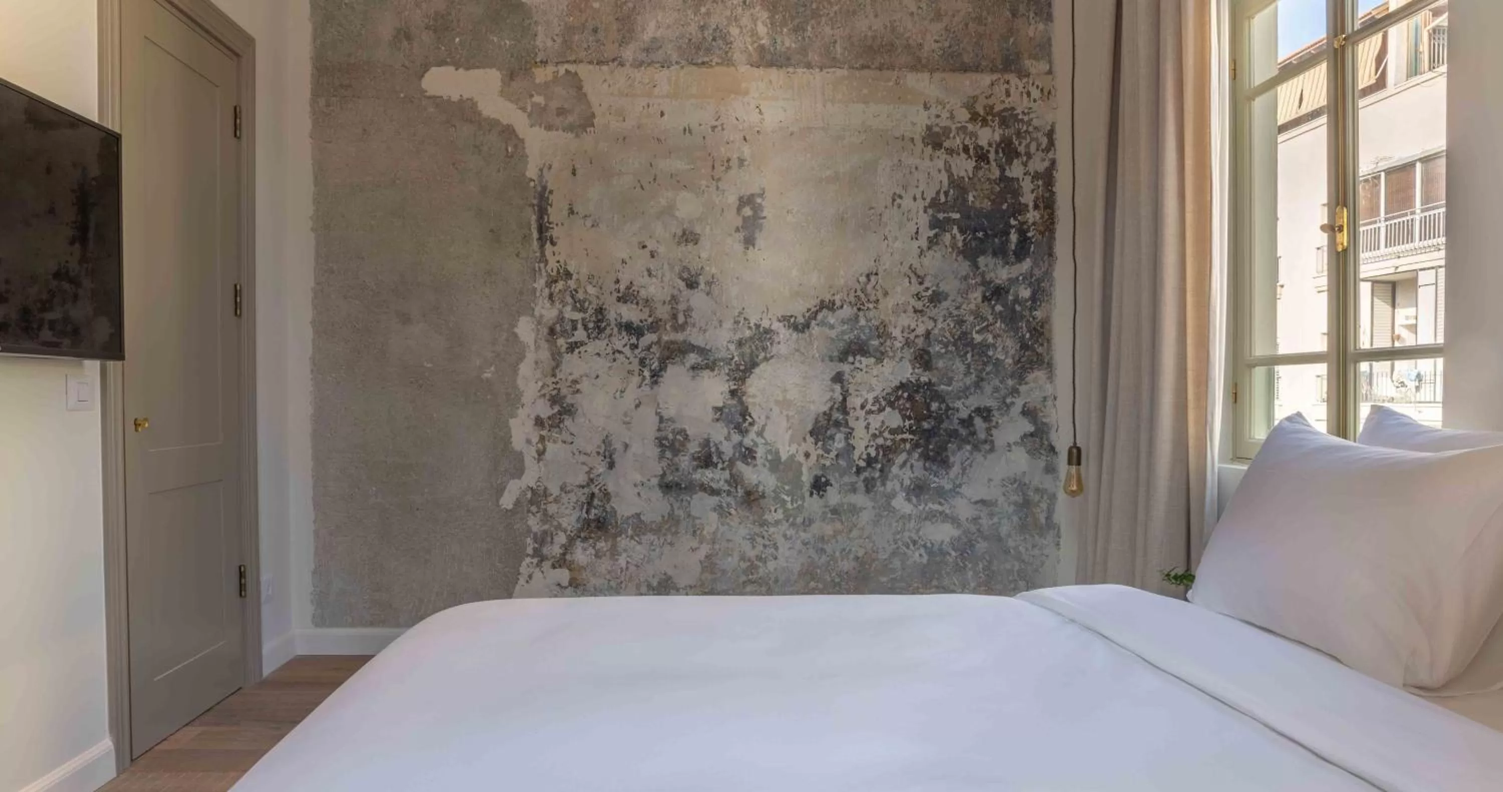 Photo of the whole room, Bed in Ruby