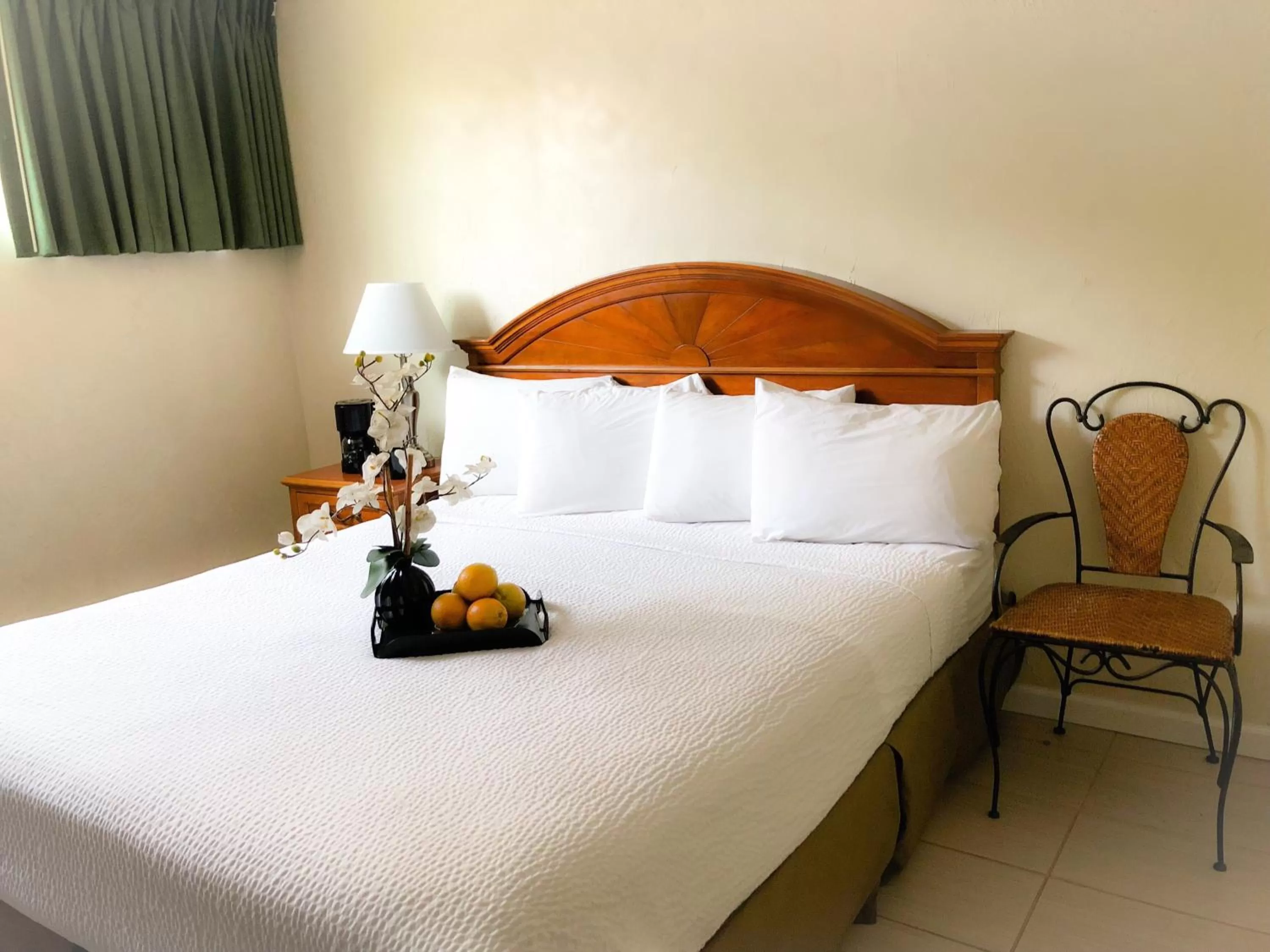 Bed in Americas Best Value Inn Loma Lodge