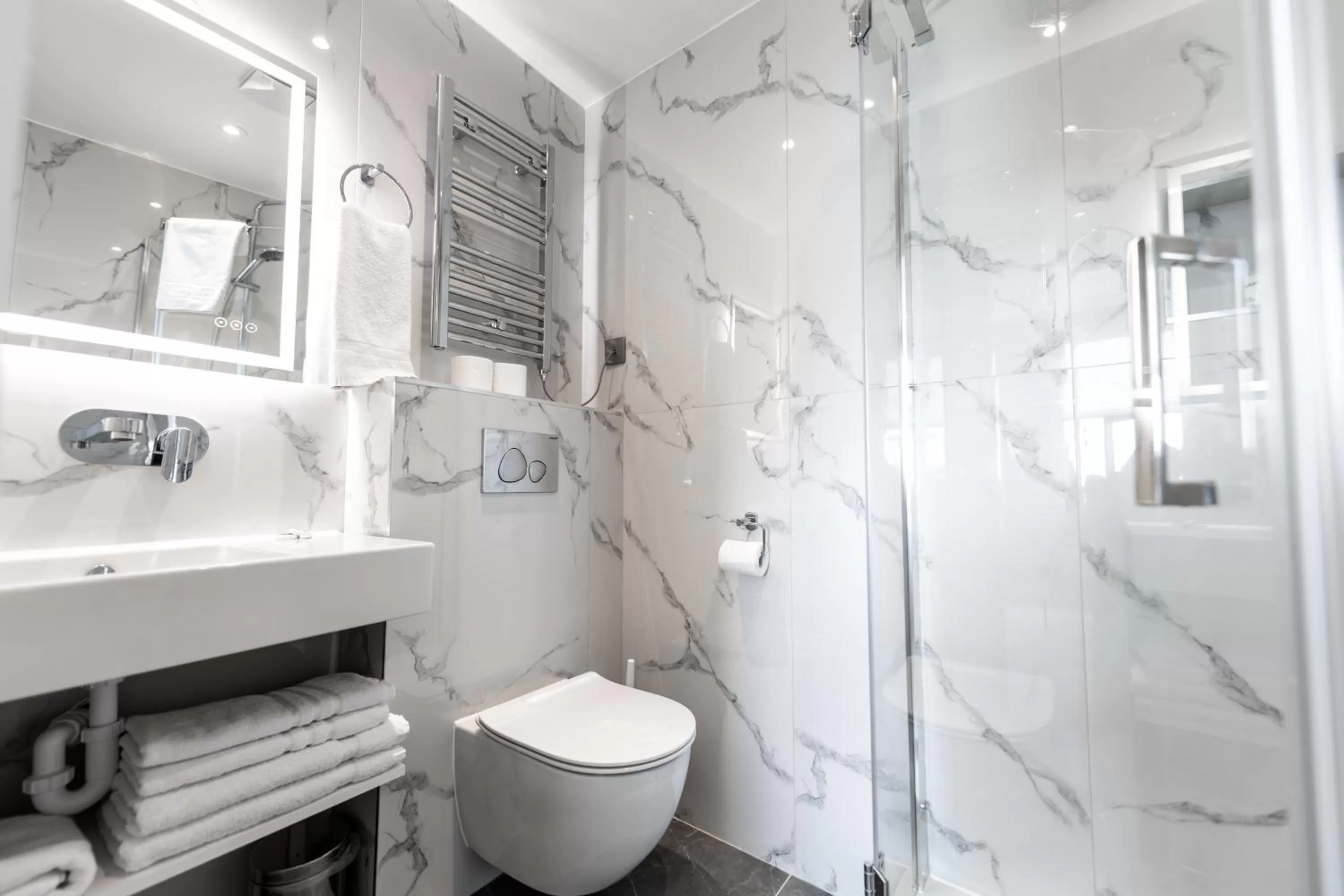 Shower in NOX Richmond