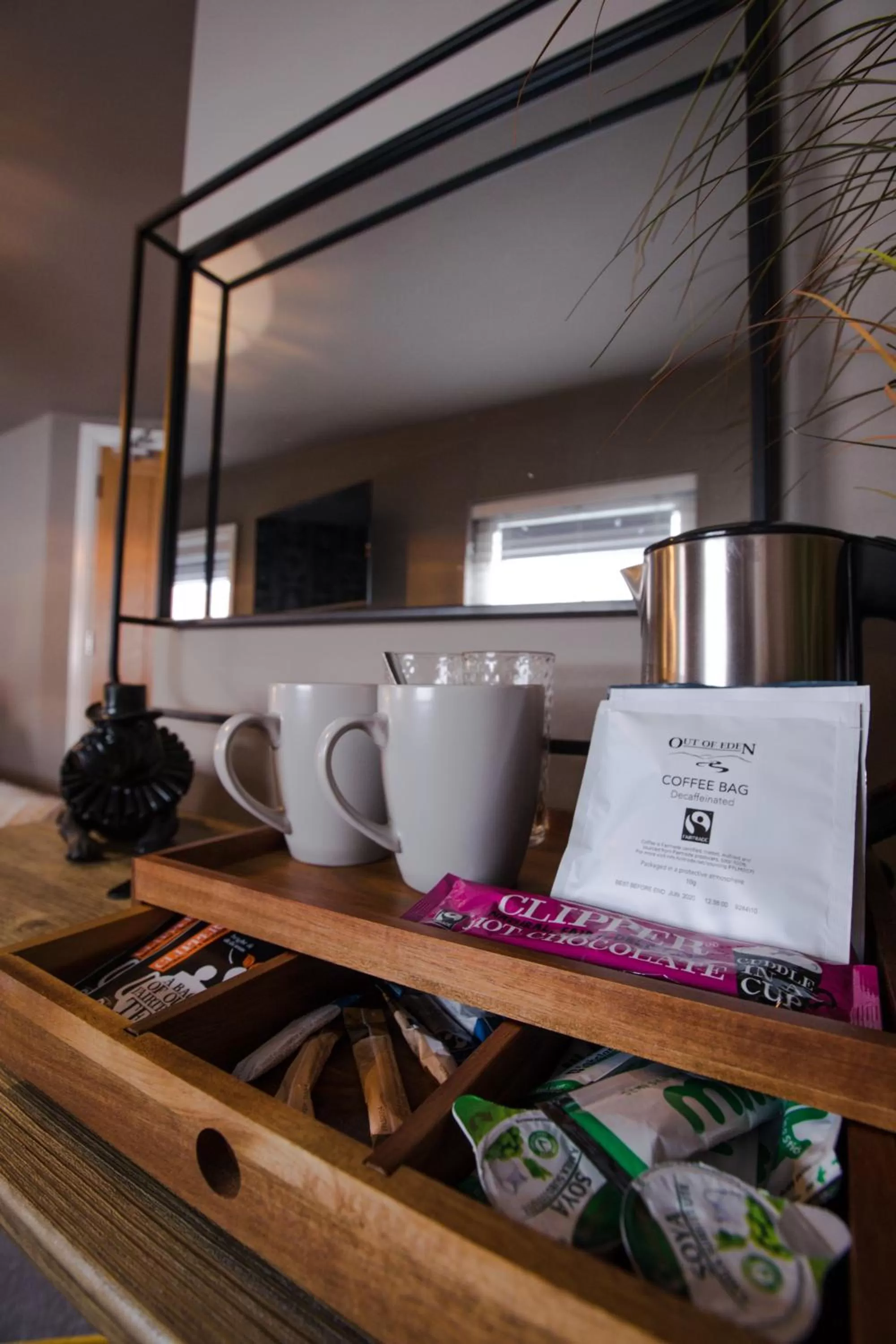 The Wheatsheaf Pub, Kitchen & Rooms