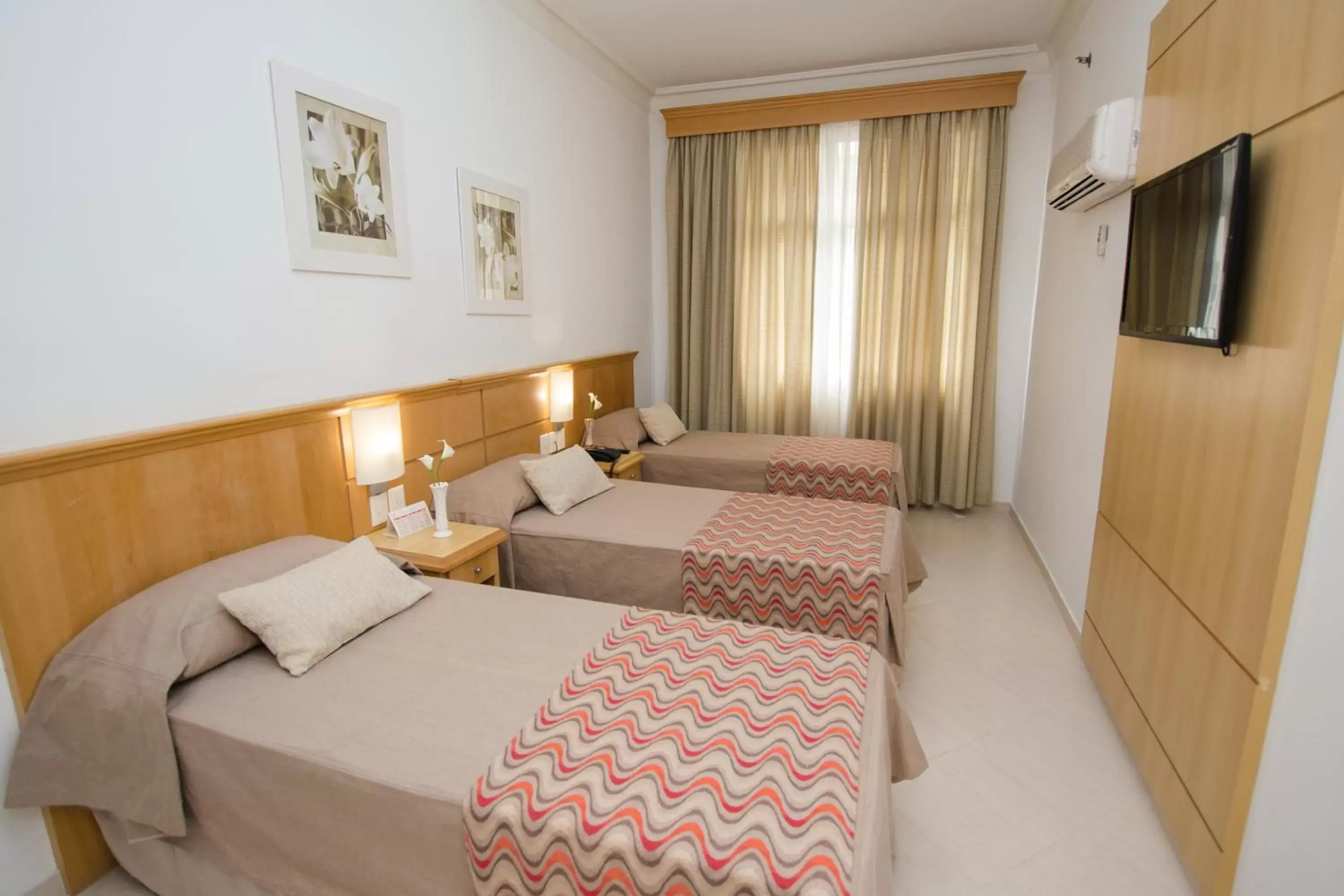 Standard Triple Room with Single Beds in Hotel OK Standard Triple Room with Single Beds in Hotel OK