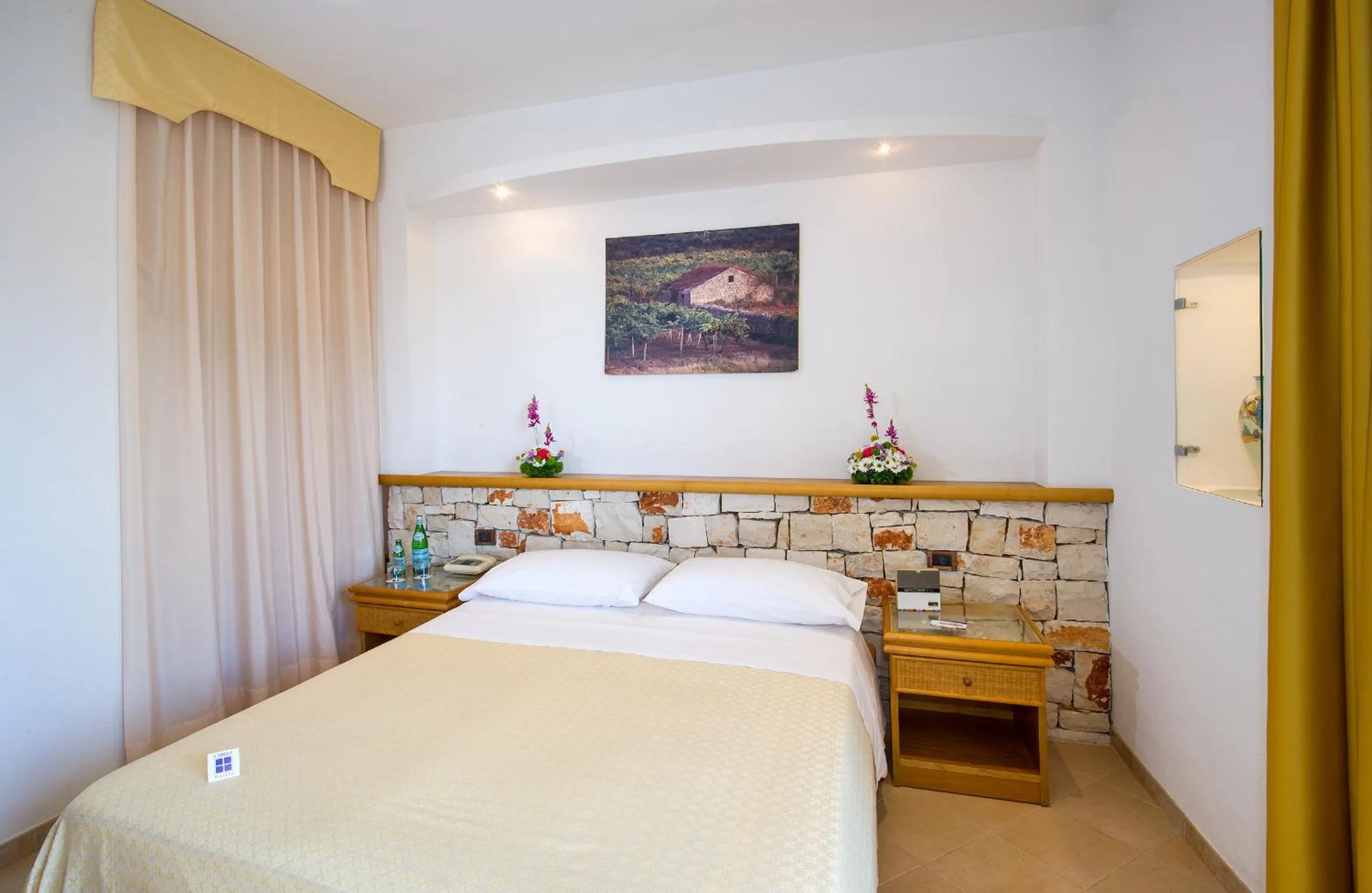 Photo of the whole room, Bed in Hotel Terminal - Caroli Hotels