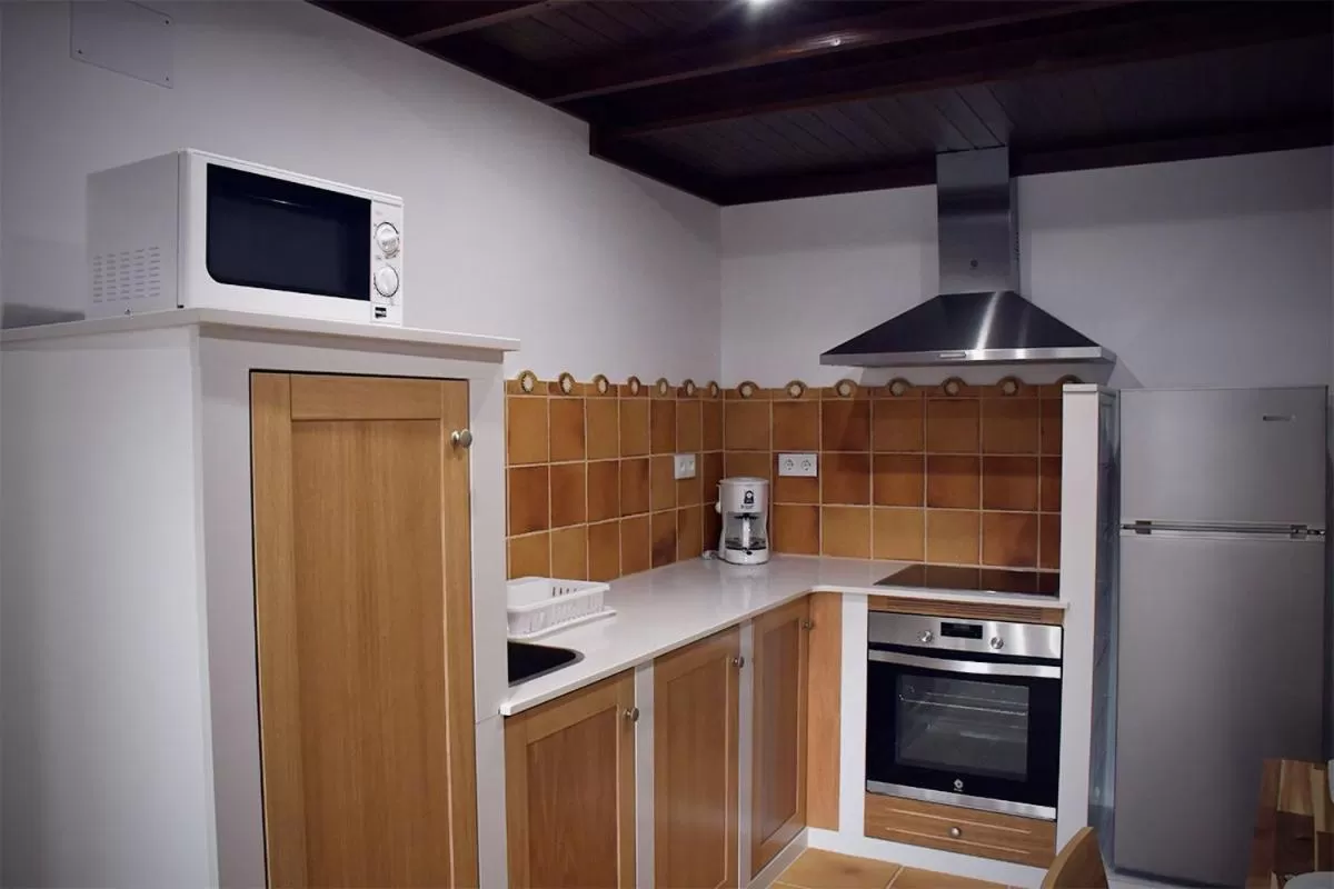 Kitchen or kitchenette in Pincheiro Apartamentos Turísticos